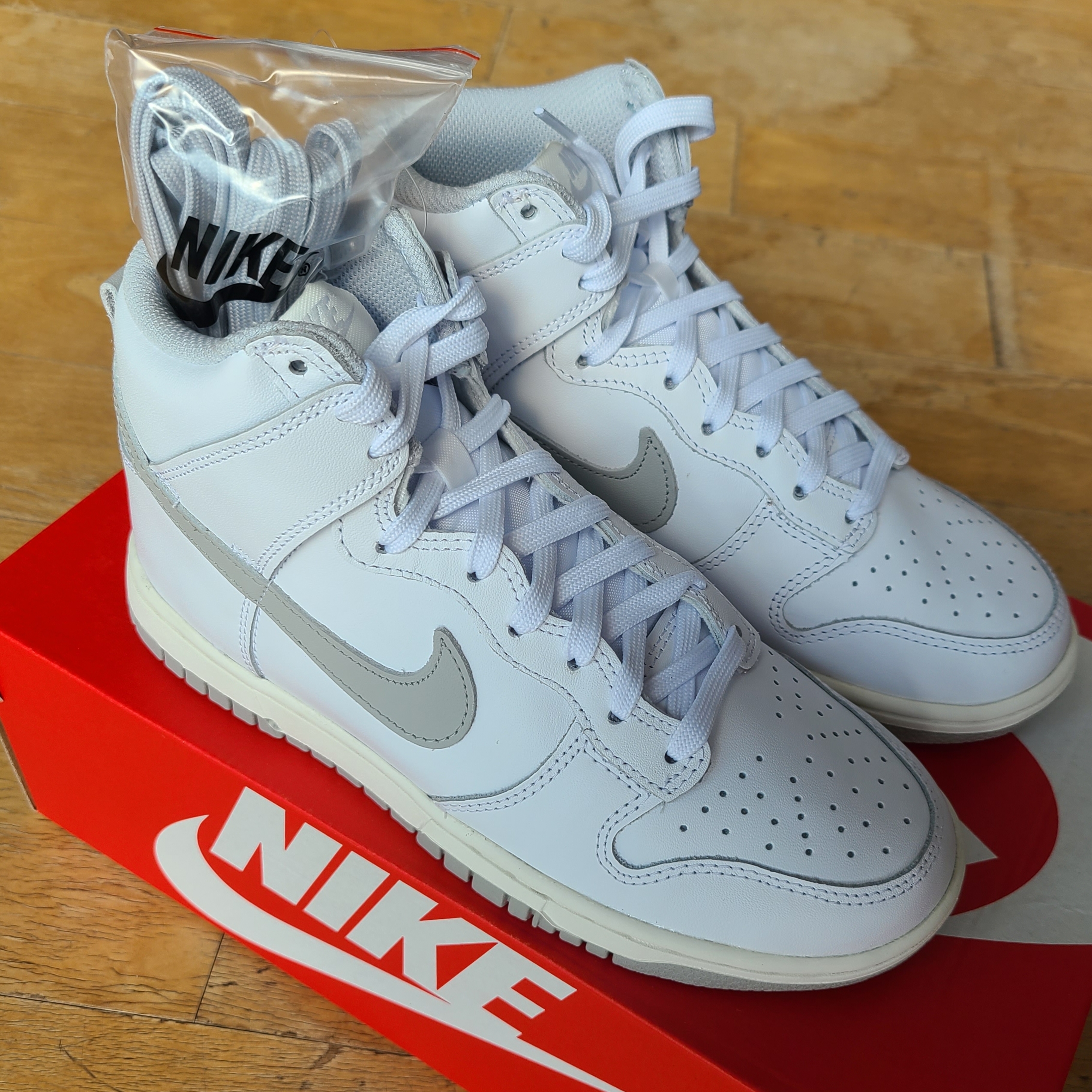 (W) Nike Dunk High White Grey Fog 착용 스타일 - 1