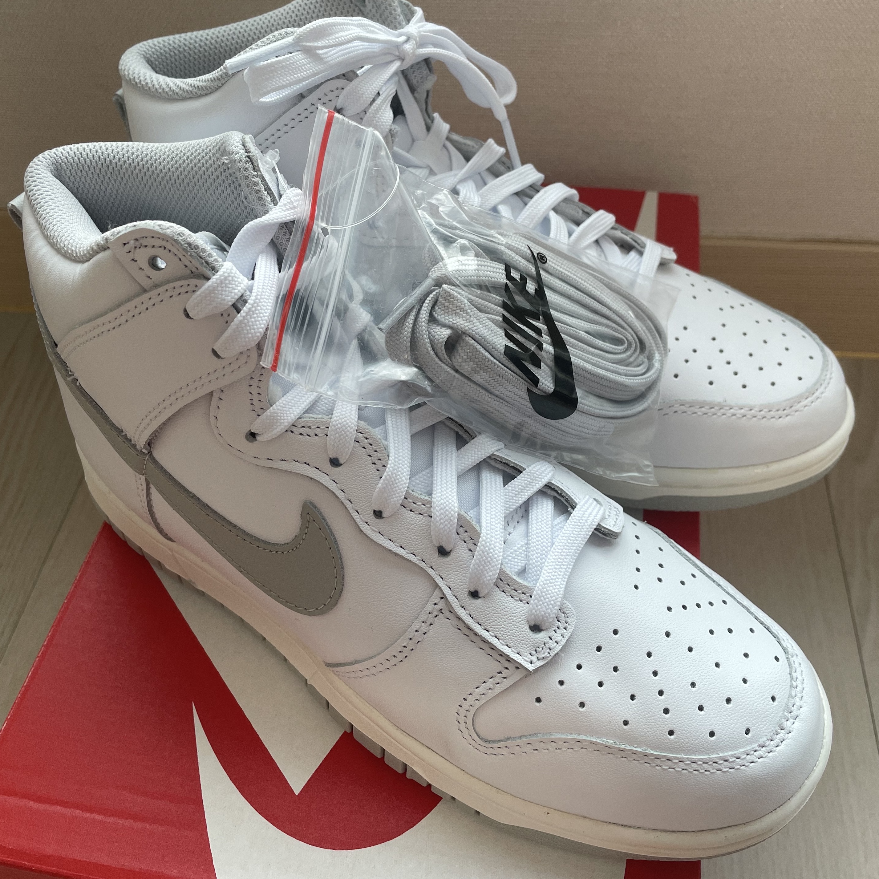 (W) Nike Dunk High White Grey Fog 착용 스타일 - 2