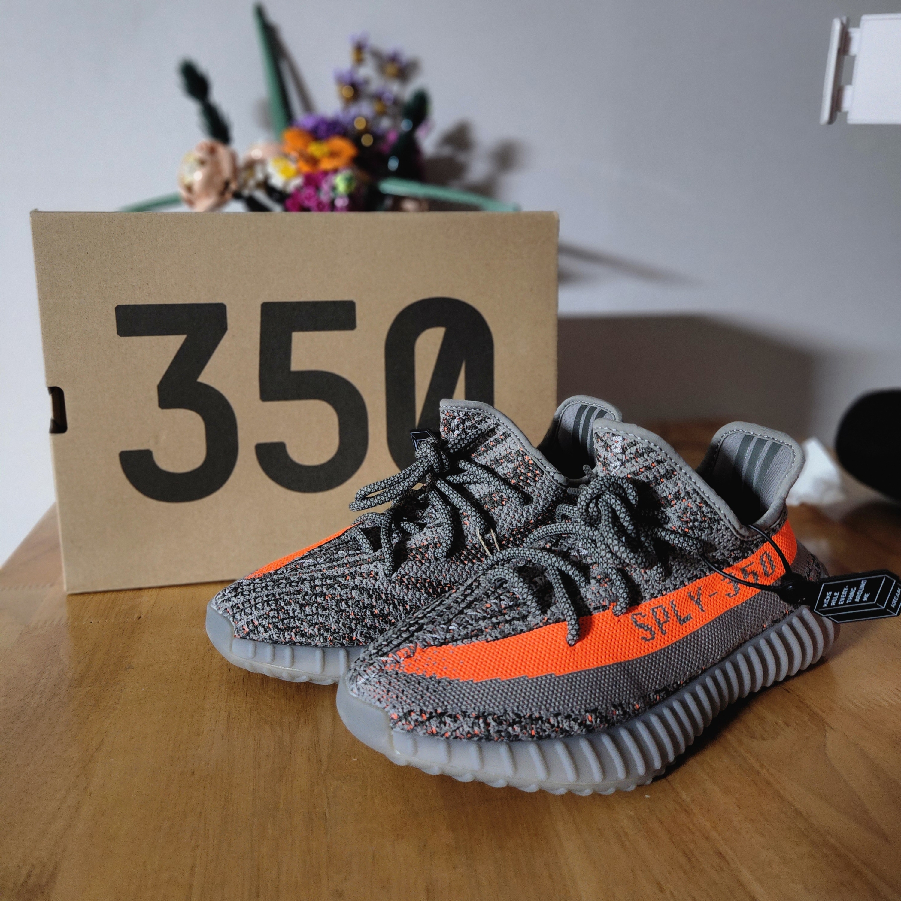 Adidas Yeezy Boost 350 V2 Beluga - Reflective 착용 스타일