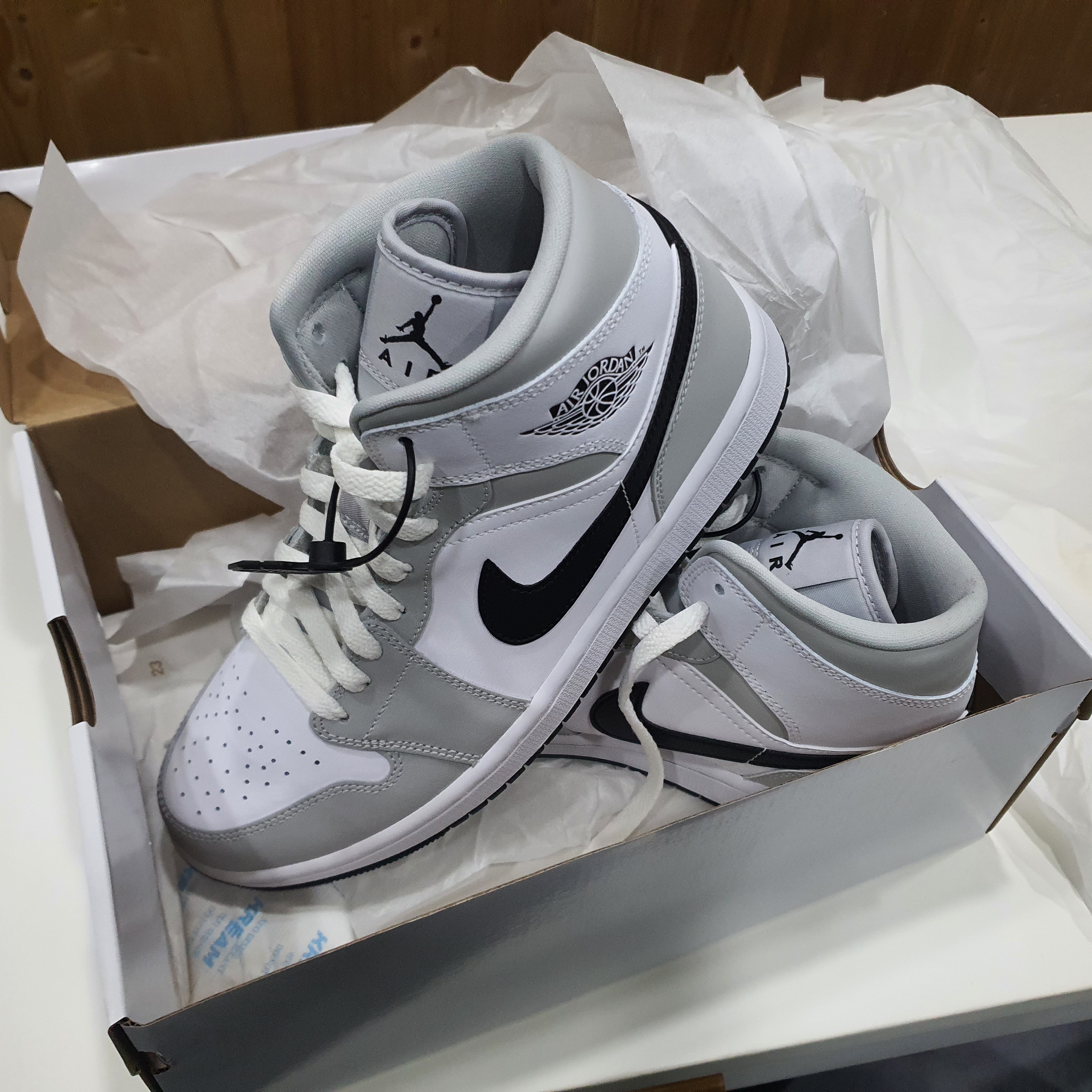 (W) Jordan 1 Mid Grey Fog 착용 스타일