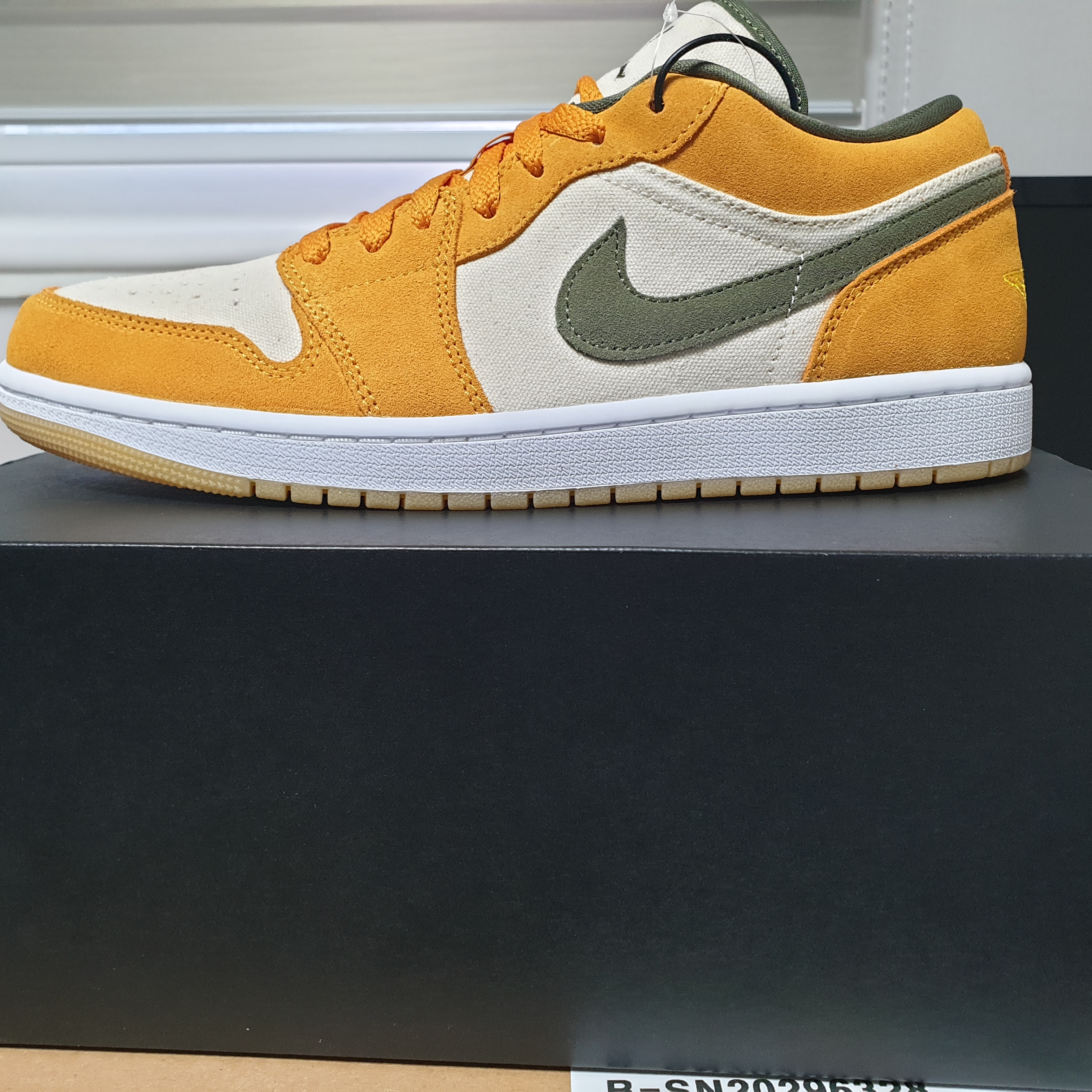 Jordan 1 Retro High OG Rebellionaire, Nike Air Force 1 '07 LV8 Hangul Day 착용 스타일 - 4