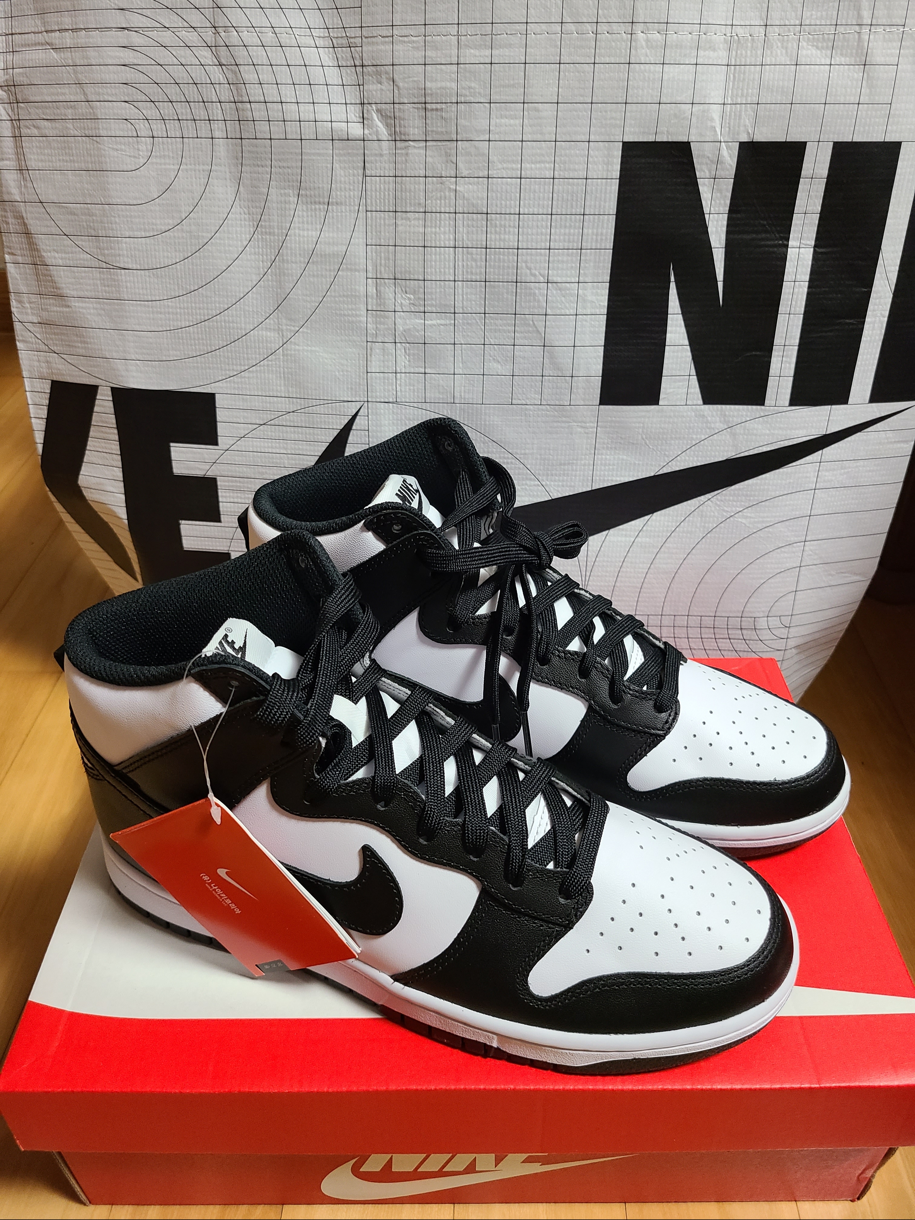 Nike Dunk High Retro Championship White 착용 스타일