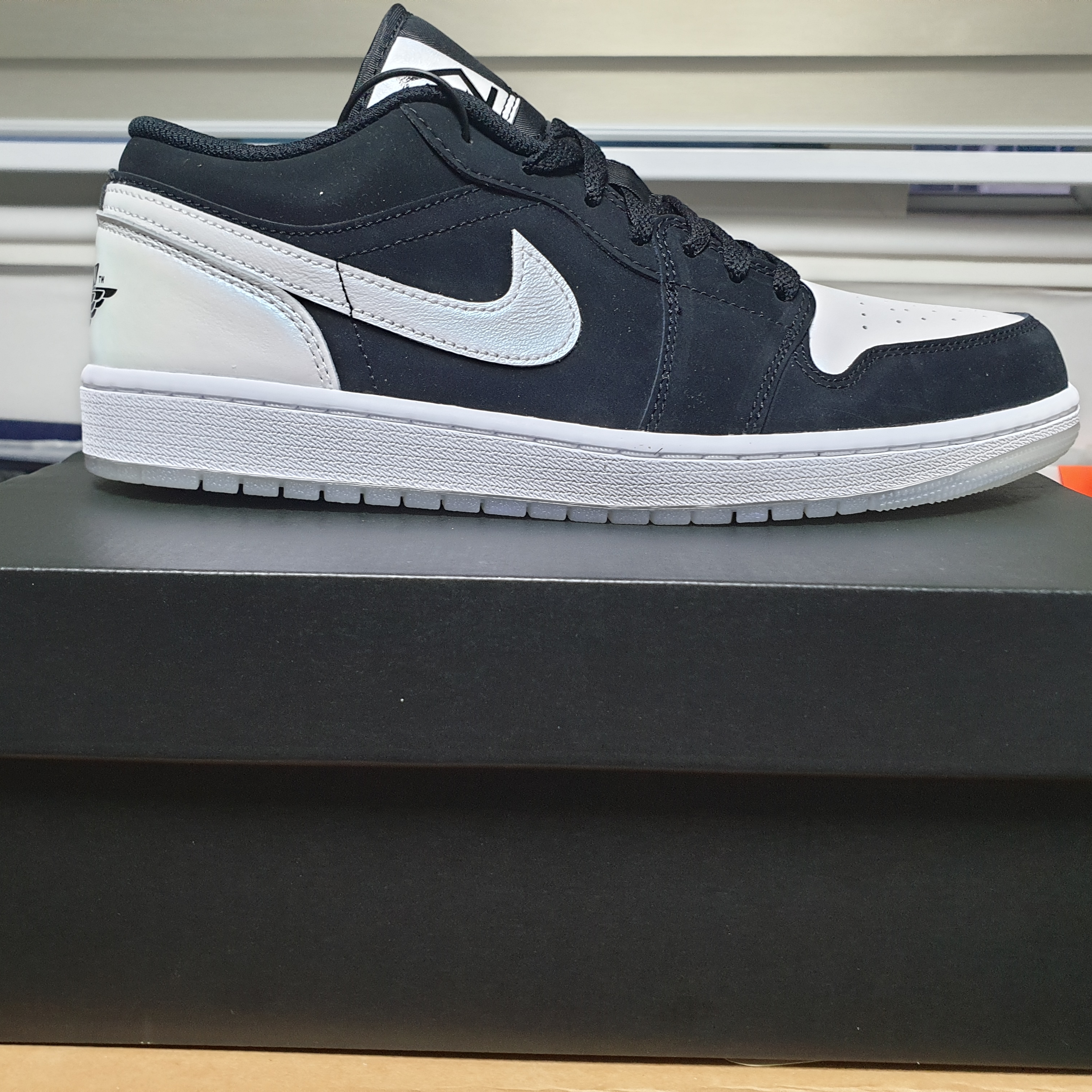 Jordan 1 Retro High OG Rebellionaire, Nike Air Force 1 '07 LV8 Hangul Day 착용 스타일 - 5