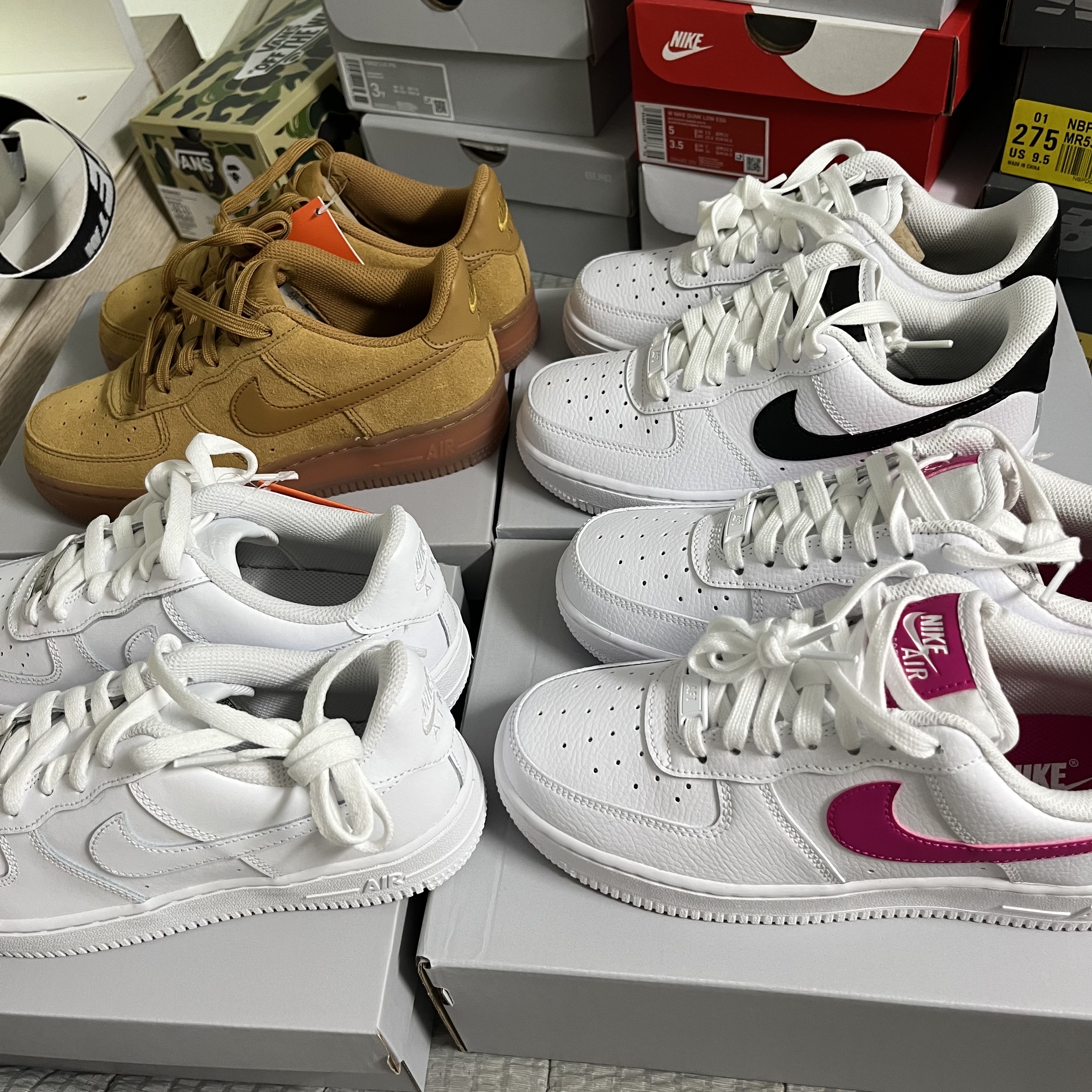 (W) Nike Air Force 1 '07 Low White Black, Nike Air Force 1 '07 White Black 착용 스타일 - 1