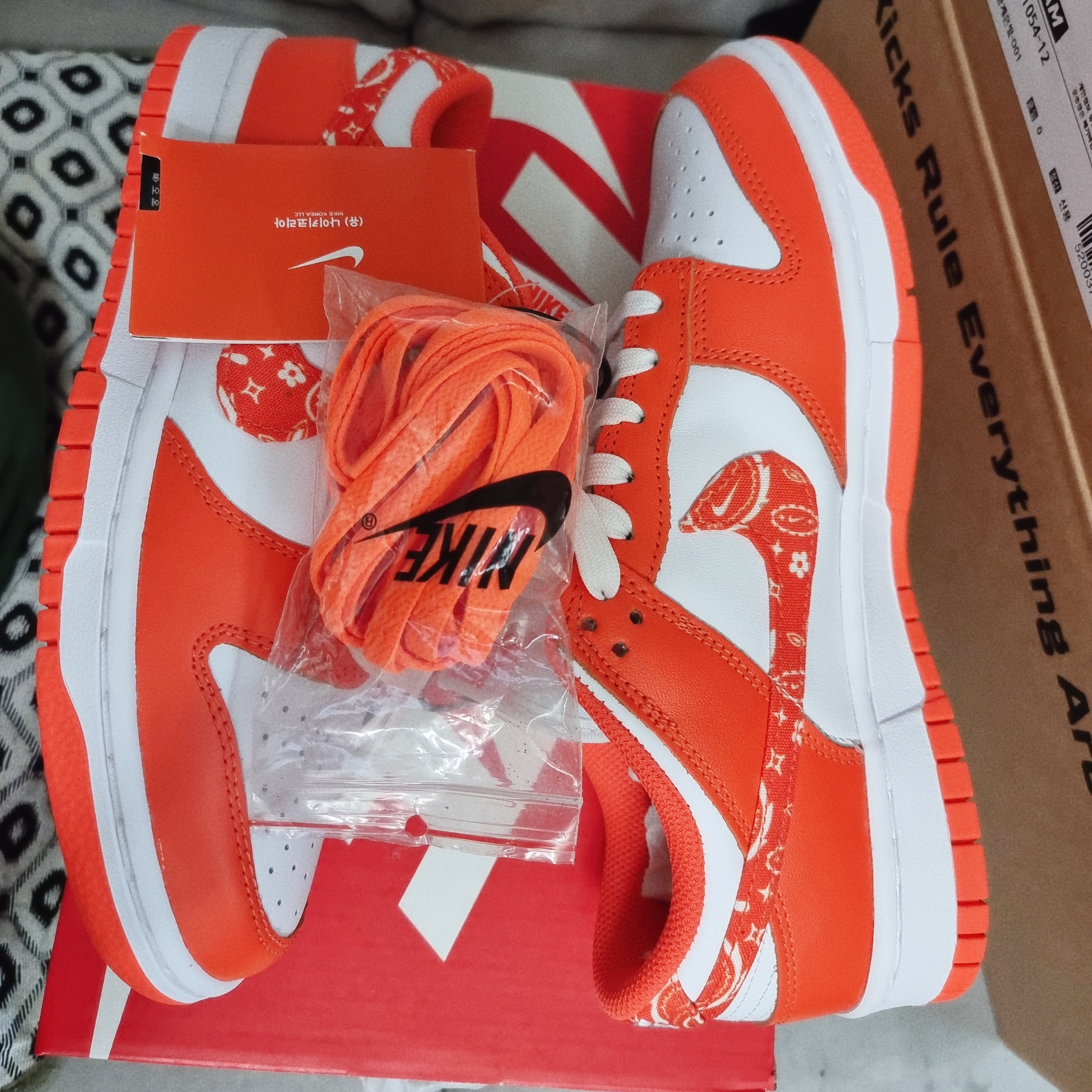 (W) Nike Dunk Low Essential Orange Paisley 착용 스타일