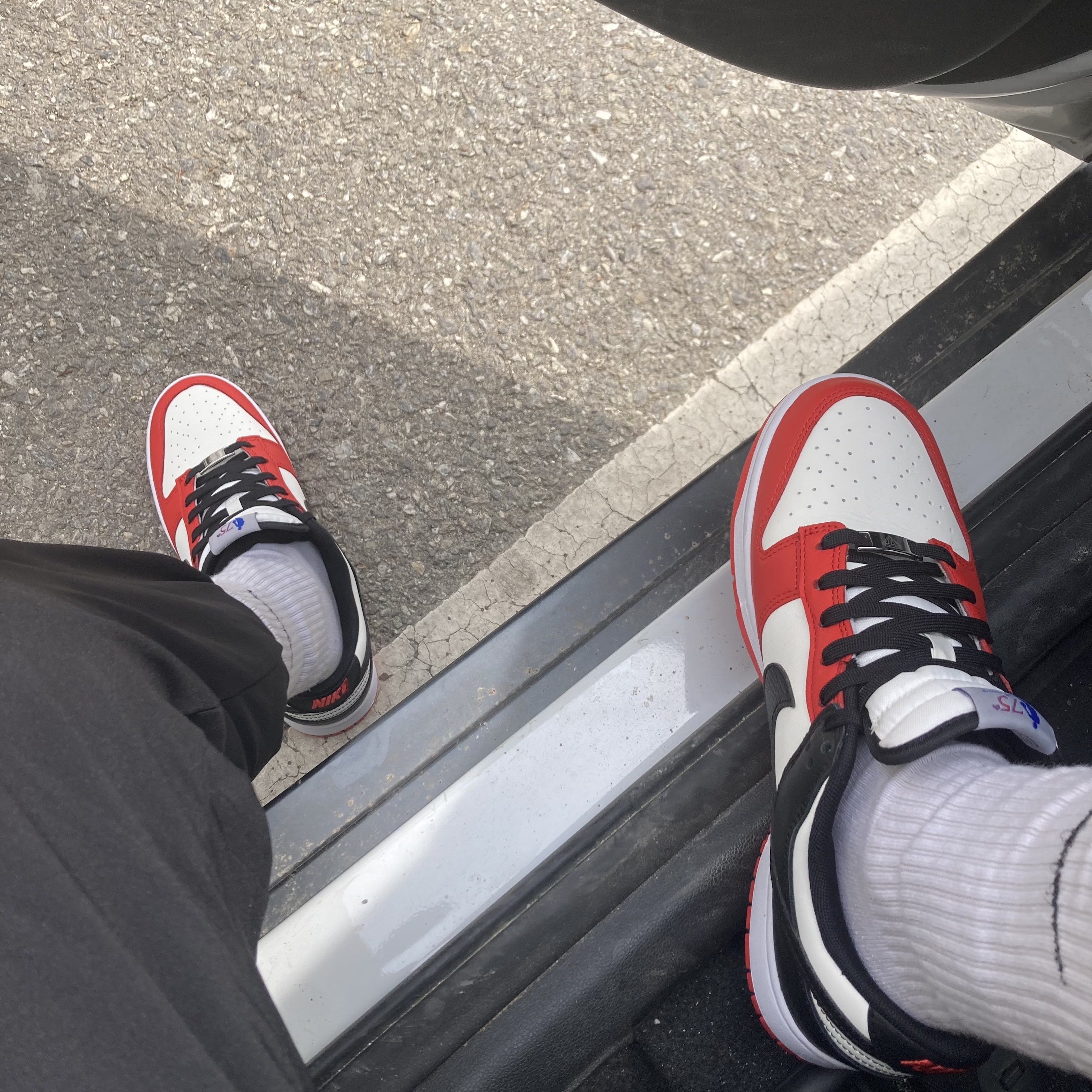 Nike x NBA Dunk Low Retro EMB Black and Chile Red 착용 스타일