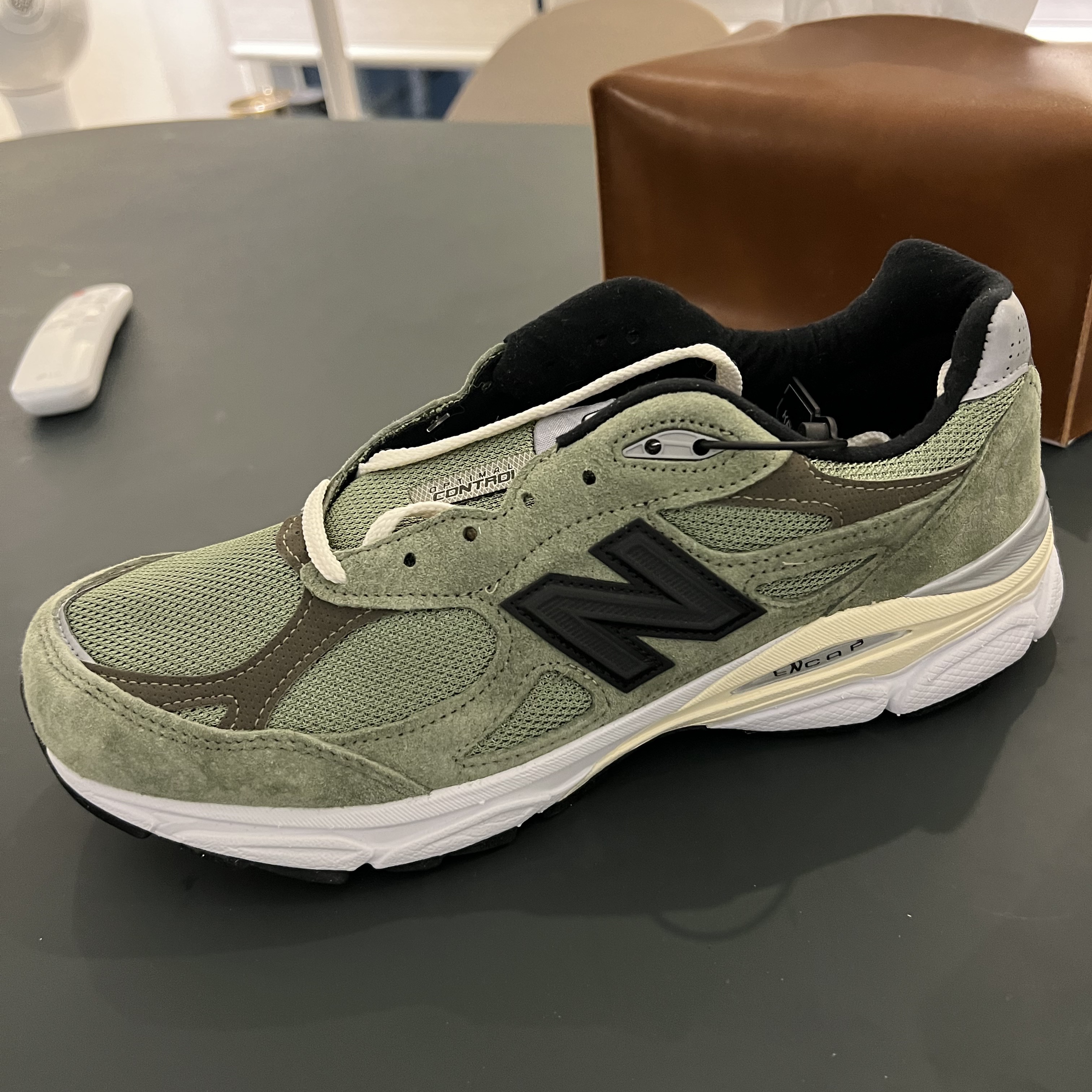 New Balance x JJJJound 990v3 Olive 착용 스타일 - 1
