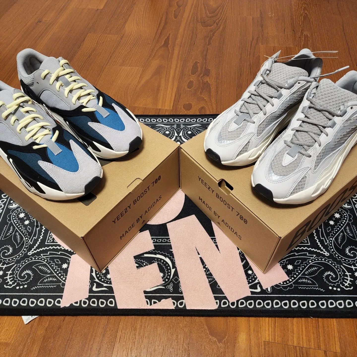 Adidas Yeezy Boost 700 Wave Runner Solid Grey 2021/2022 착용 스타일 - 3