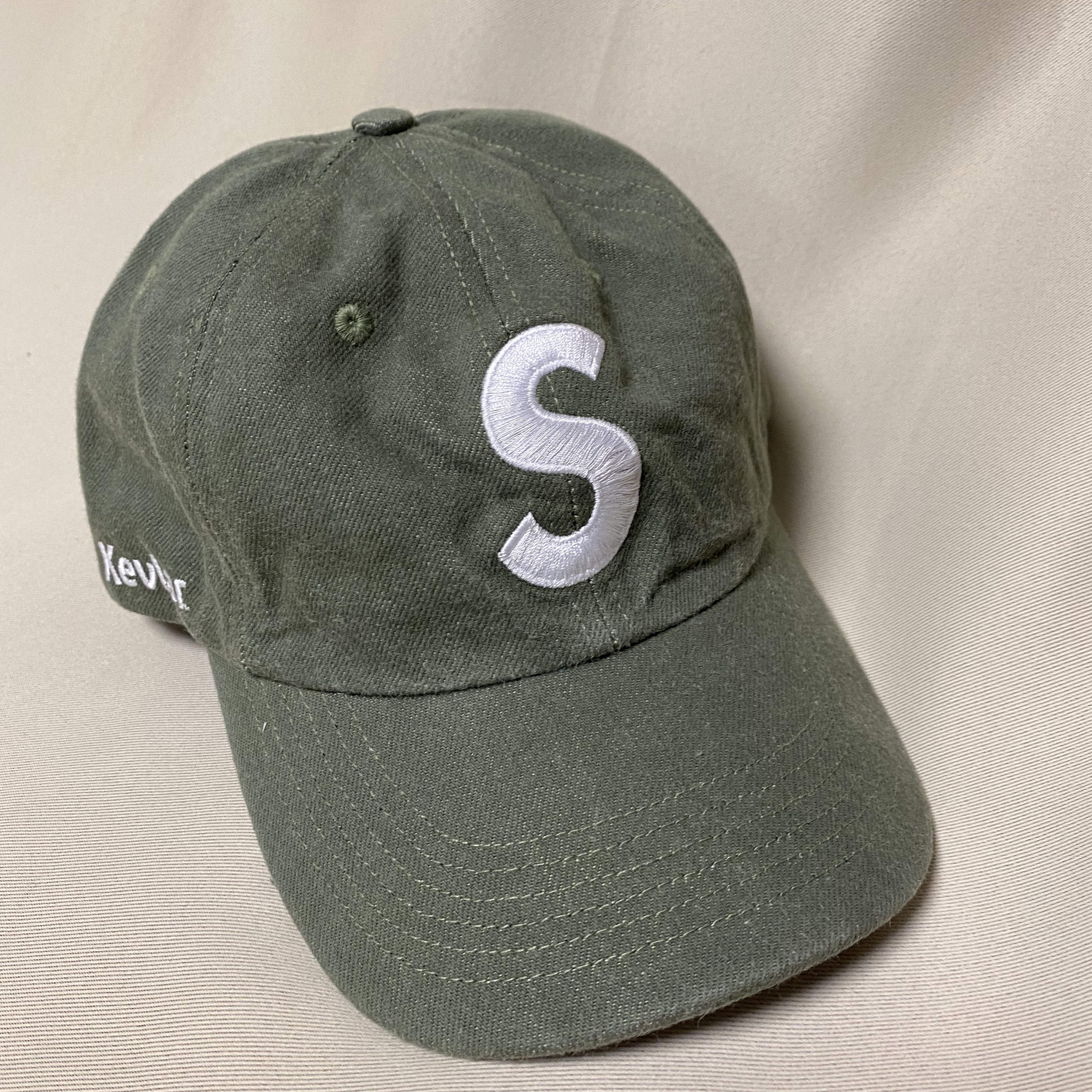 Supreme Kevlar Denim S Logo 6-Panel Olive - 22SS 착용 스타일
