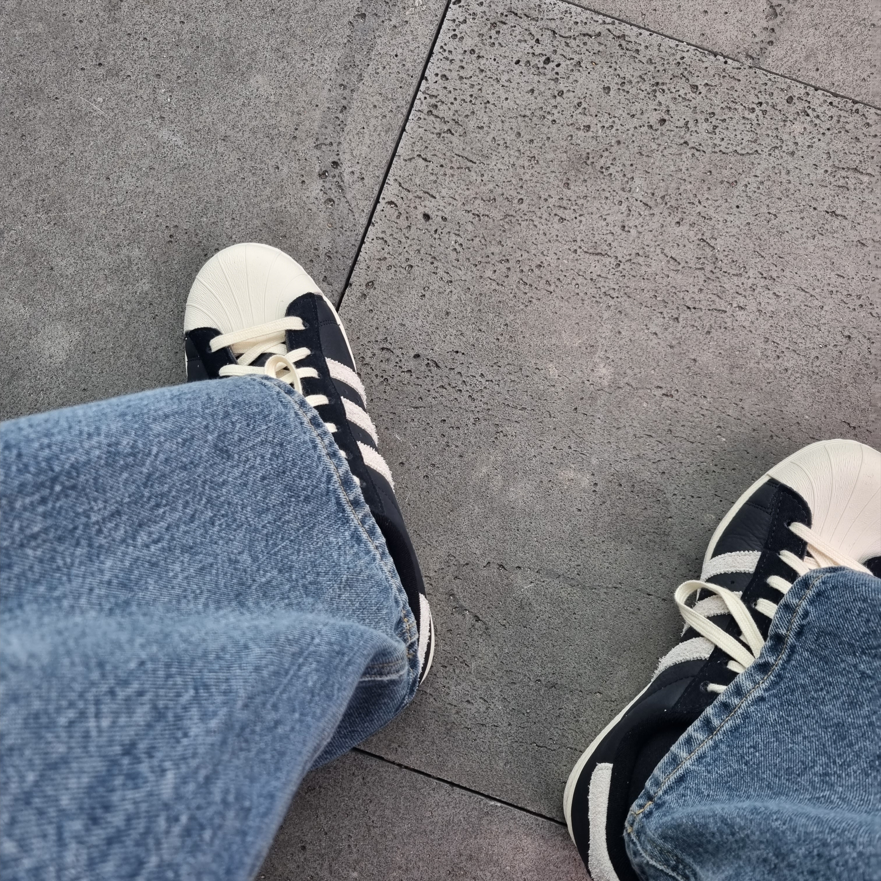 Adidas Superstar 82 Black White, Adidas Superstar Premium Black White 착용 스타일