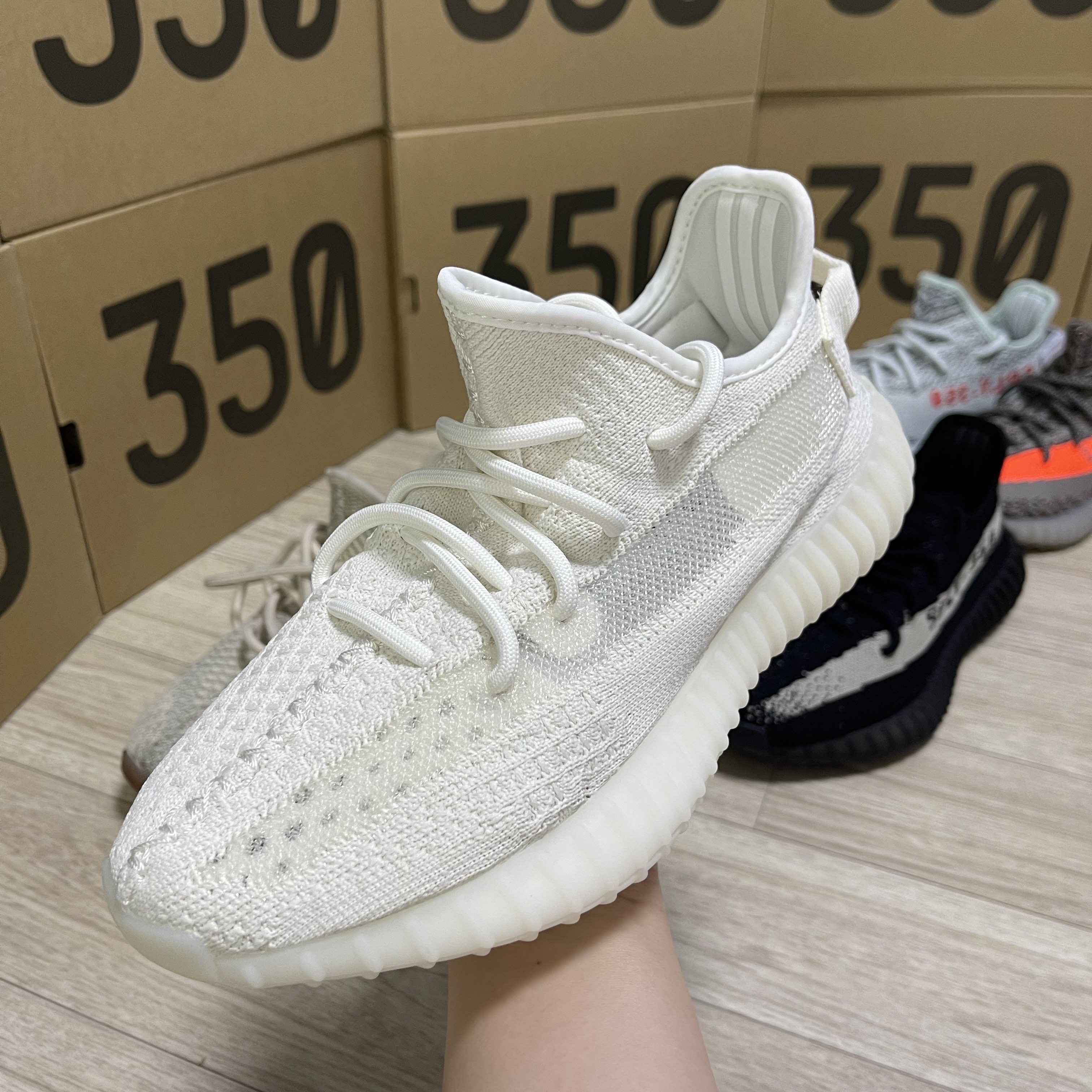 Adidas Yeezy Boost 350 V2 Bone, Adidas Yeezy Boost 350 V2 Core Black White 2022 착용 스타일 - 2