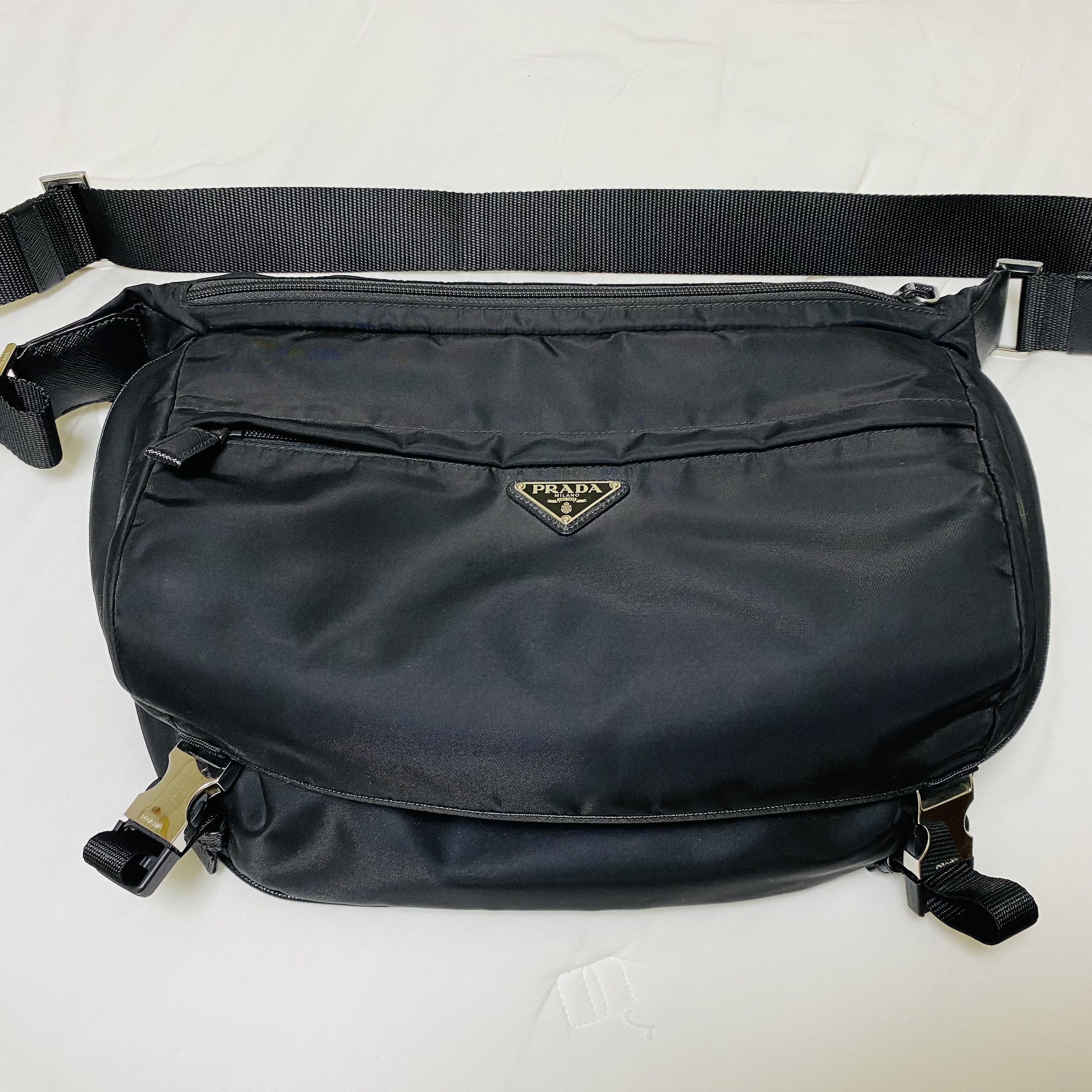Prada Re-Nylon and Saffiano Leather Shoulder Bag Black, Prada Re-Nylon Mini Pouch Black 착용 스타일 - 1