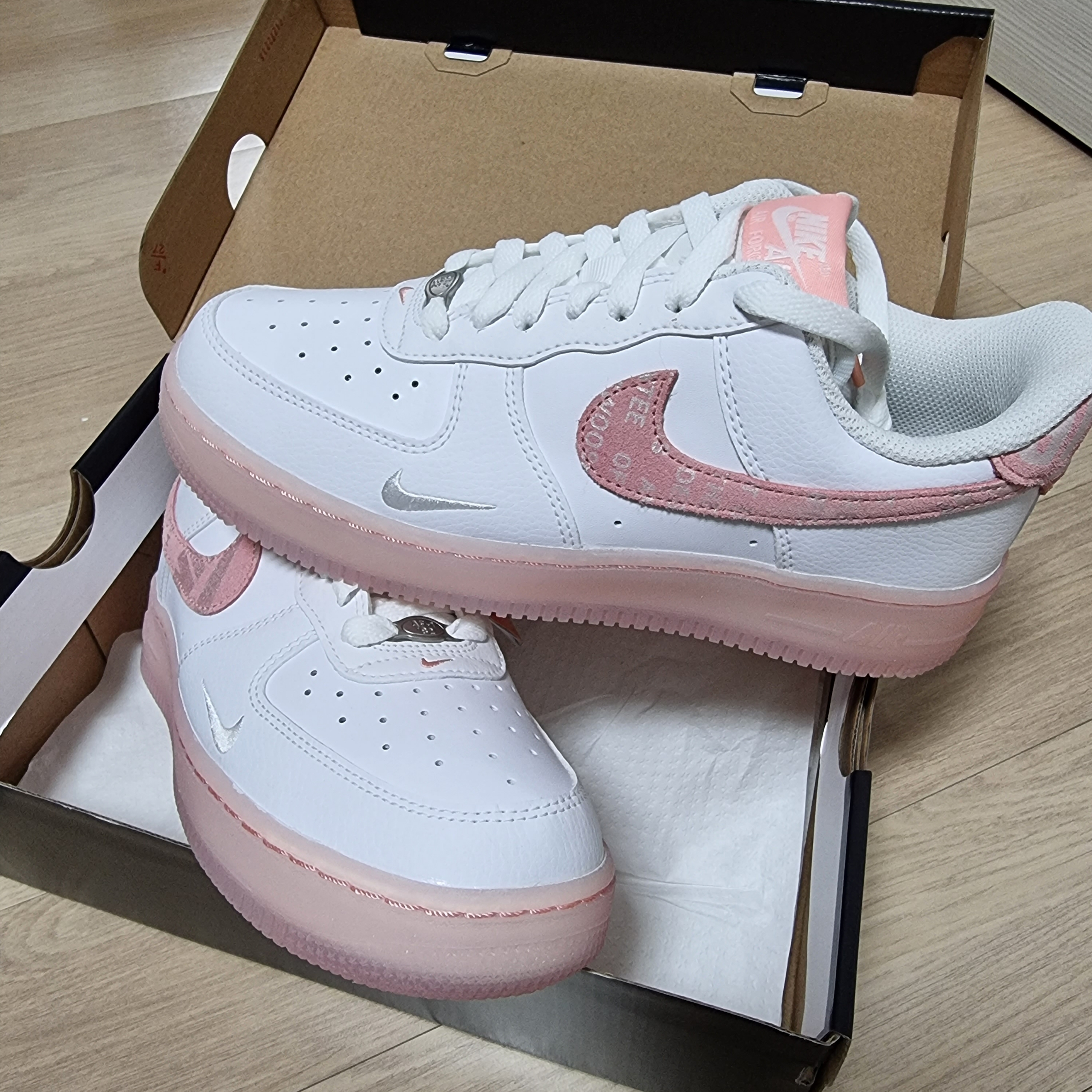 (W) Nike Air Force 1 '07 LV8 Copy and Paste 착용 스타일
