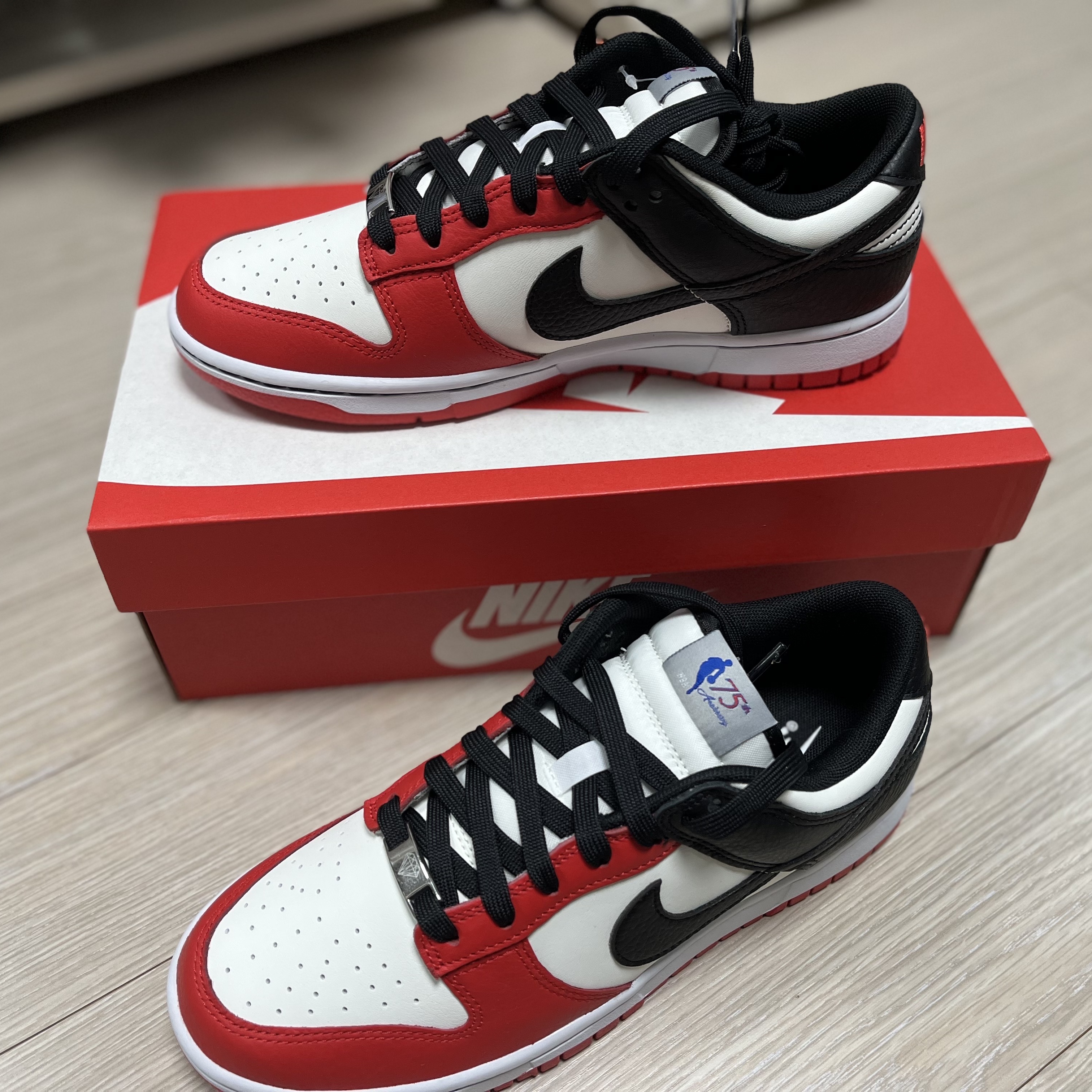 Nike x NBA Dunk Low Retro EMB Black and Chile Red 착용 스타일