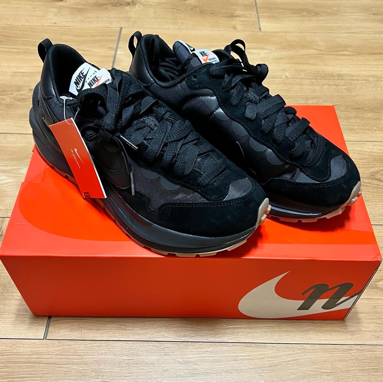 Nike x Sacai VaporWaffle Black and Gum 착용 스타일 - 1