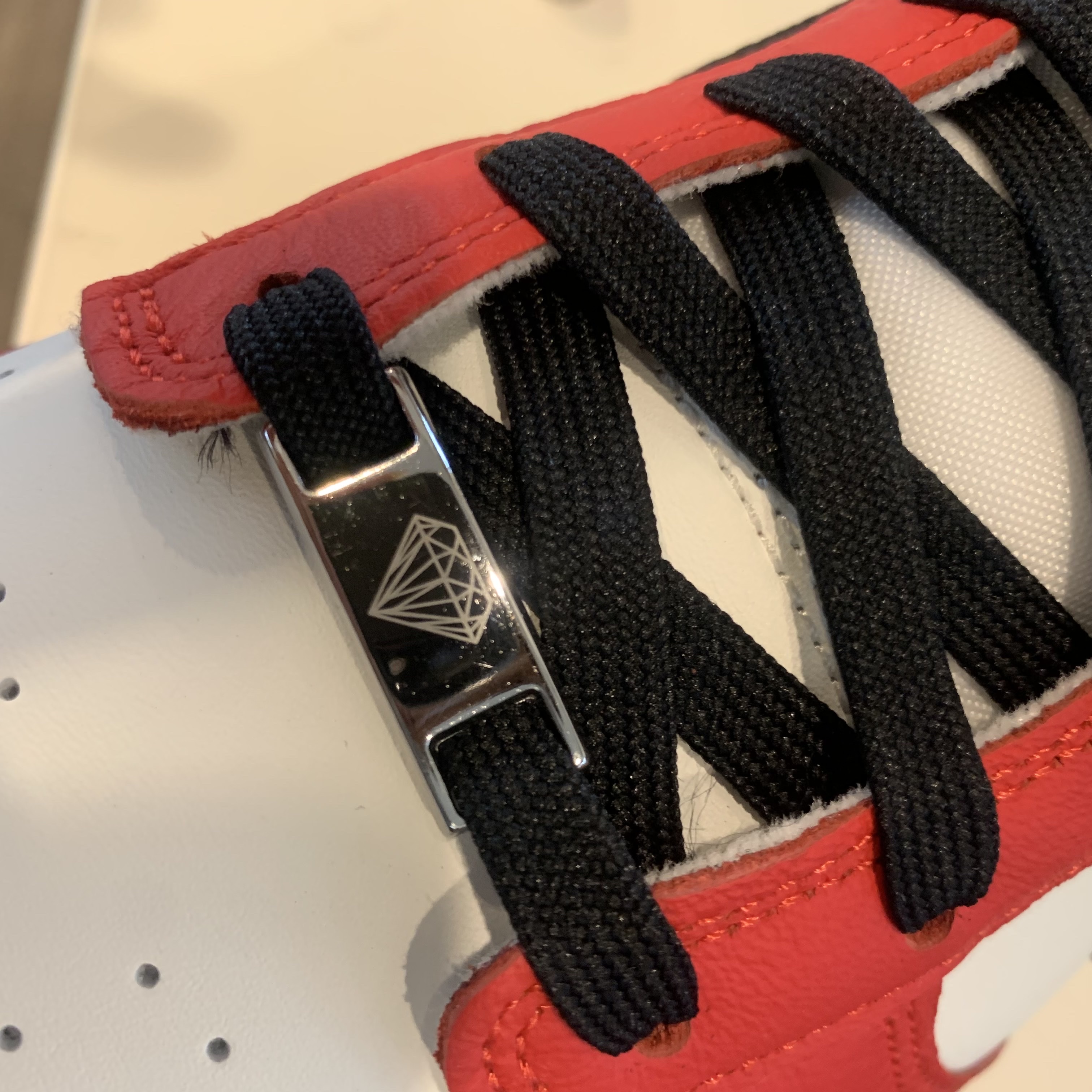 Nike x NBA Dunk Low Retro EMB Black and Chile Red 착용 스타일 - 1