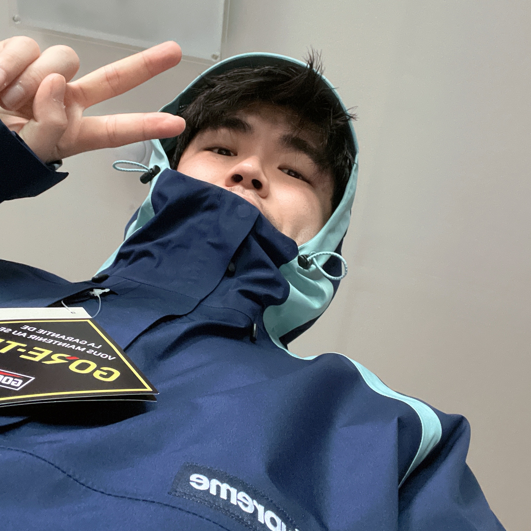 Supreme Gore-Tex Paclite Jacket Navy - 22SS, Nike x Sacai VaporWaffle Royal Fuchsia 착용 스타일 - 4