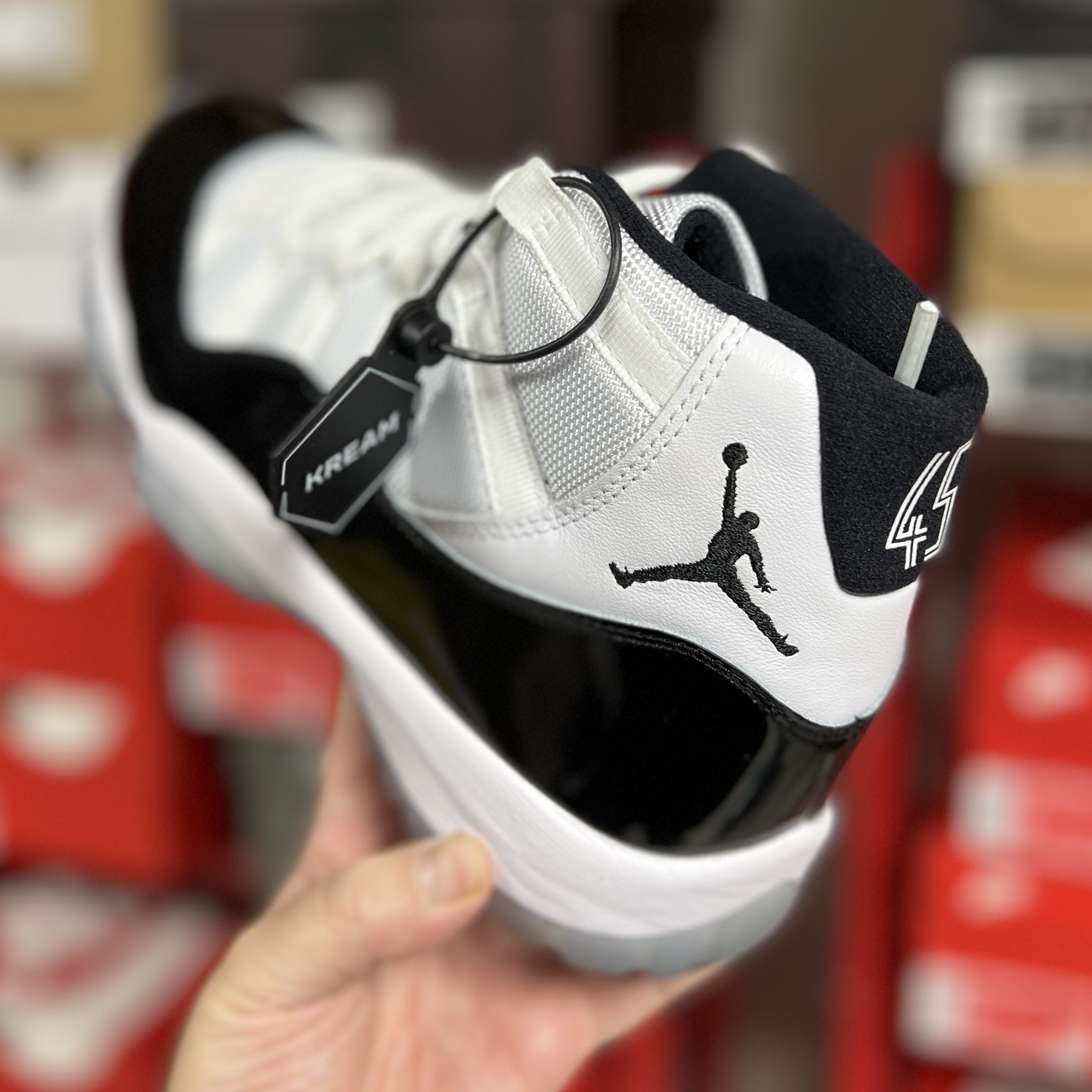 Jordan 11 Retro Concord 2018 착용 스타일 - 2
