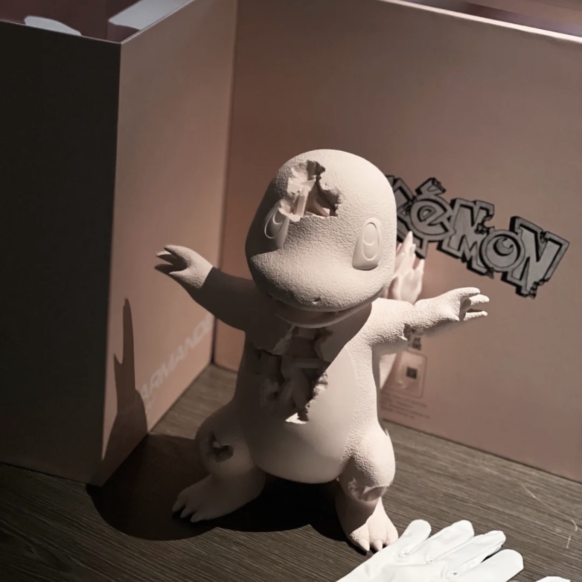 Daniel Arsham x Pokemon Crystalized Charmander 착용 스타일 - 1