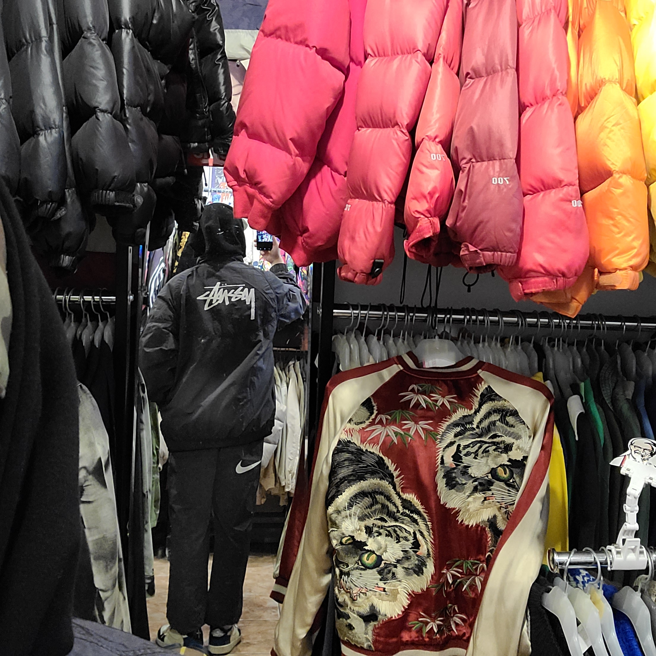 Nike x Stussy Windrunner Jacket Off Noir, Nike x Stussy Beach Pants Off Noir 착용 스타일