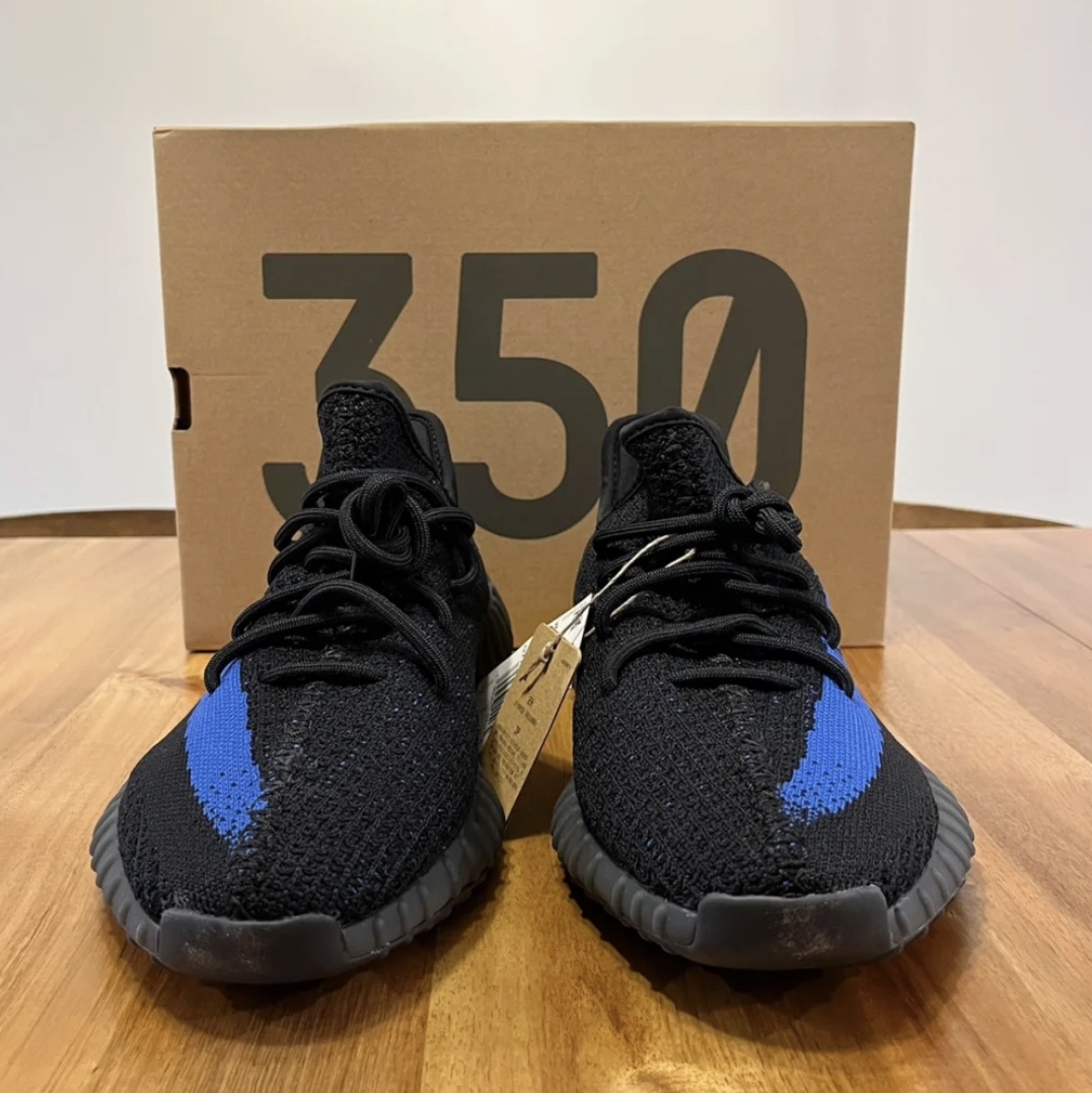 Adidas Yeezy Boost 350 V2 Dazzling Blue 착용 스타일 - 2
