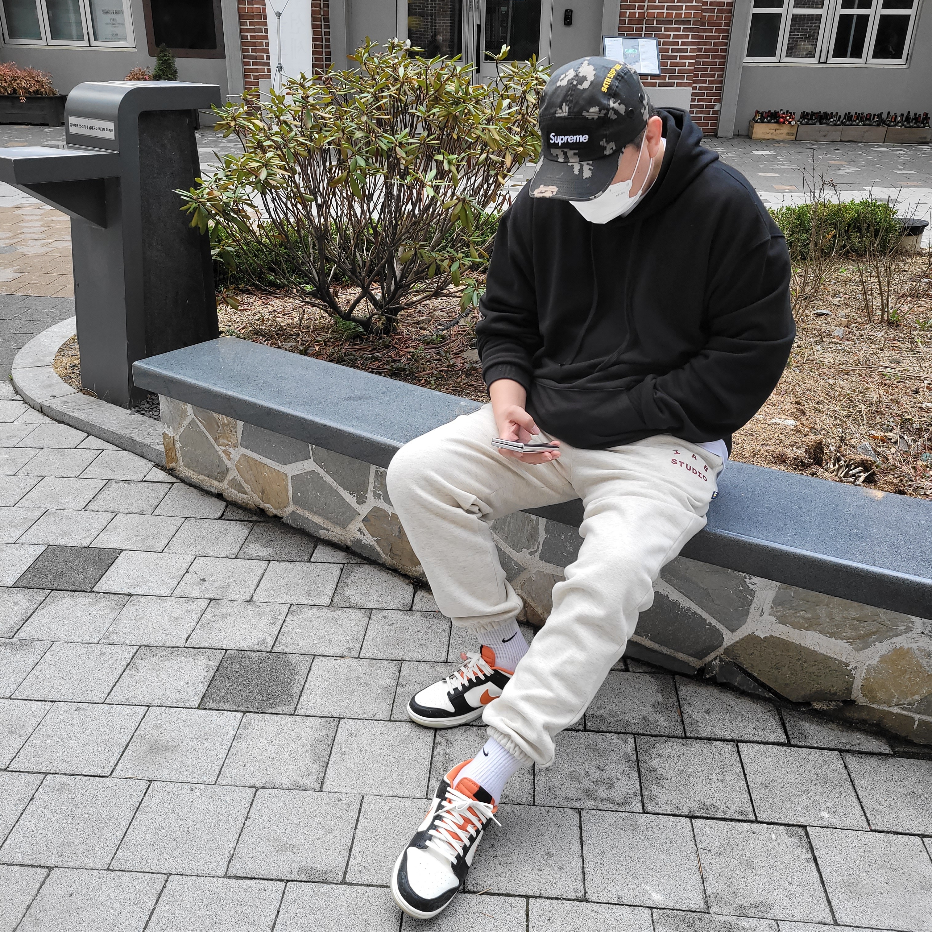IAB Studio Sweatpants Oatmeal Burgundy - 22SS, Nike Dunk Low Retro PRM Halloween 착용 스타일