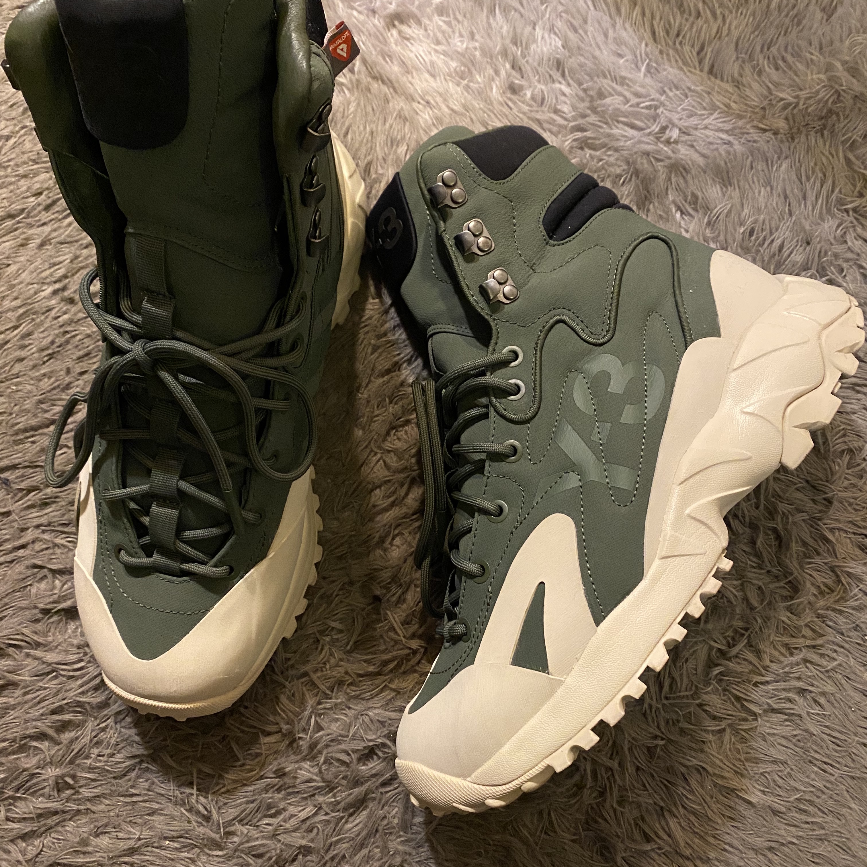 Y-3 Notoma Trace Khaki 착용 스타일