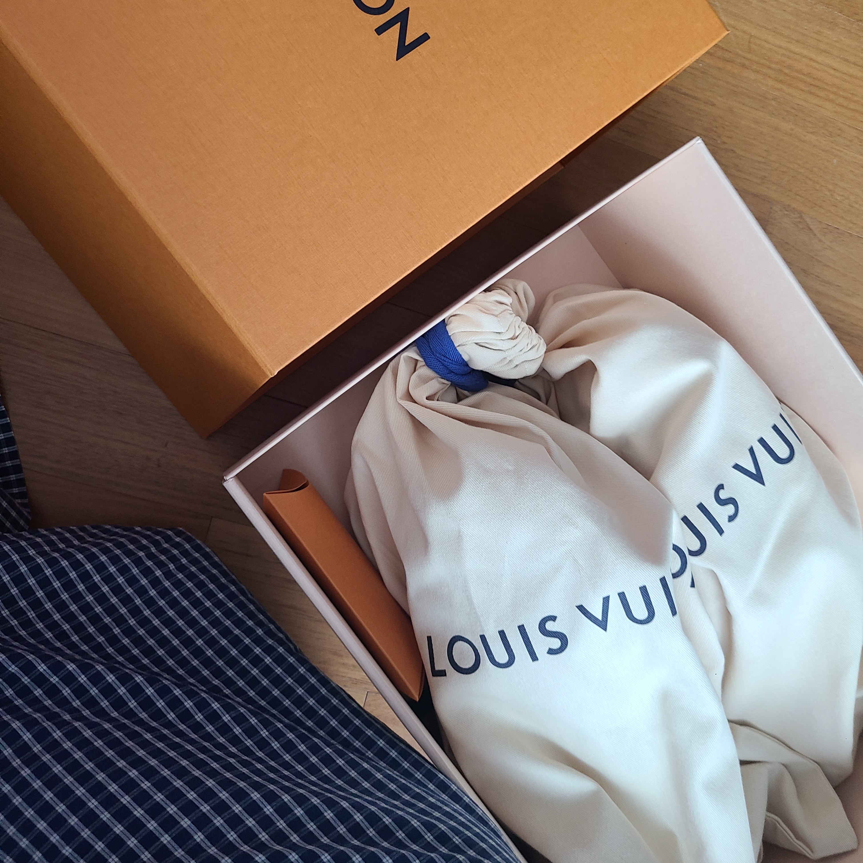 Louis Vuitton Runner Tatic Sneakers White 착용 스타일 - 3
