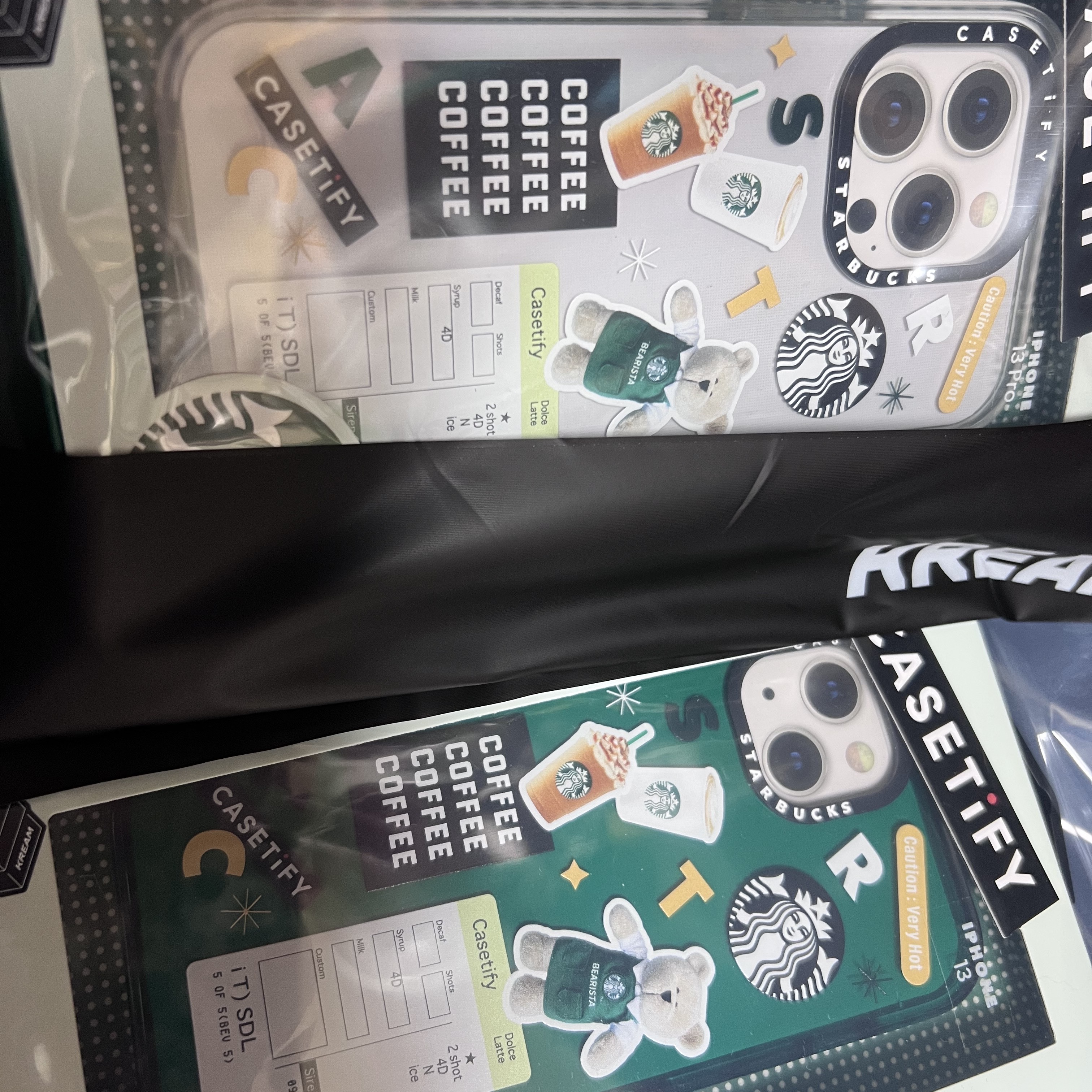 Casetify x Starbucks Icon Impact iPhone Case Green 착용 스타일