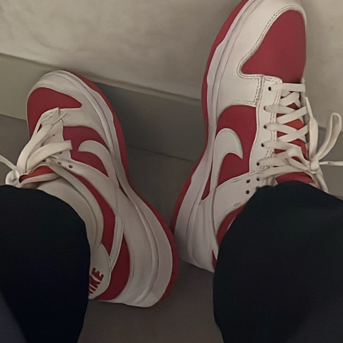 Nike Dunk Low Retro Championship Red 착용 스타일