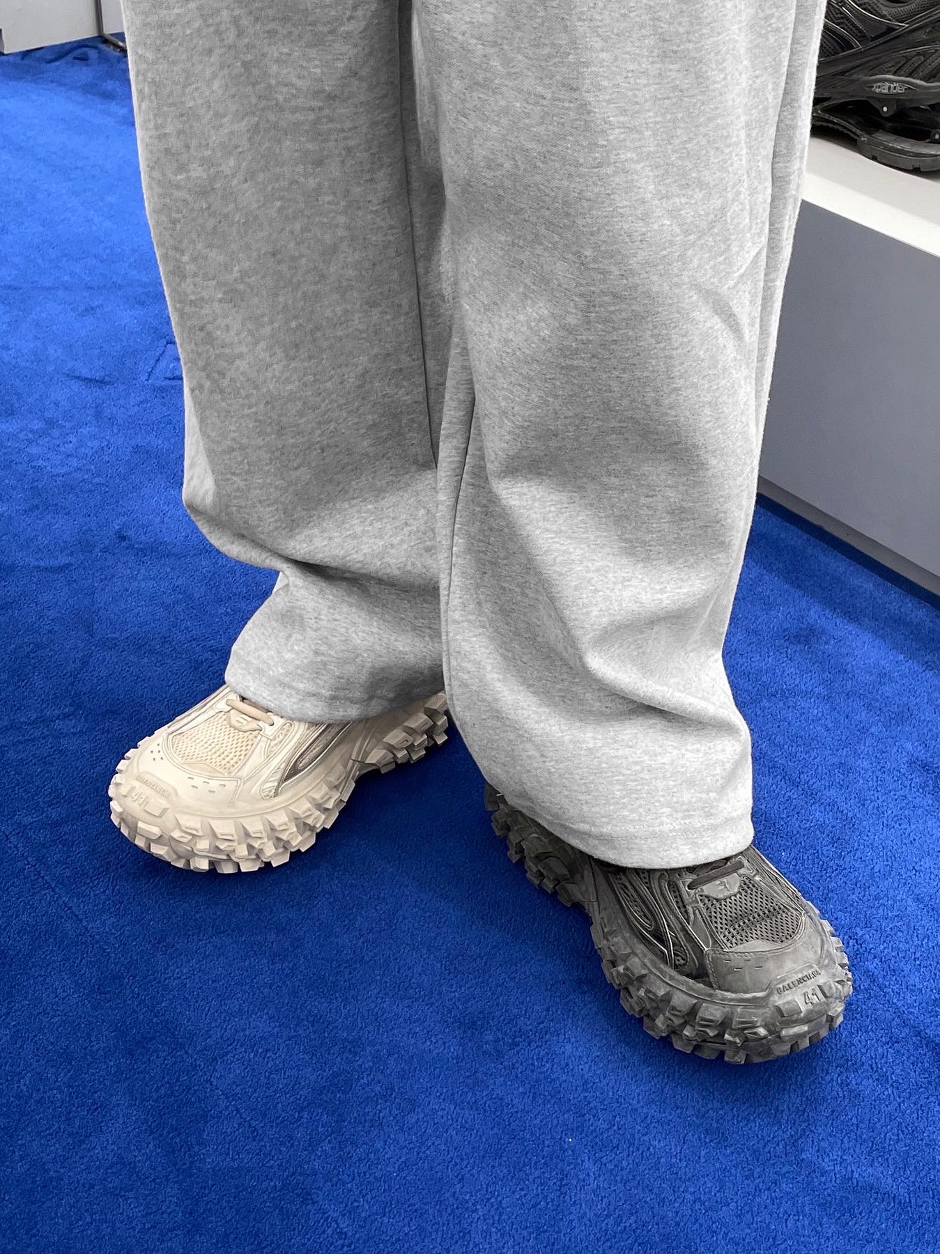 Balenciaga Defender Sneakers Black, Balenciaga X-Pander Sneakers Grey Black White 착용 스타일 - 2