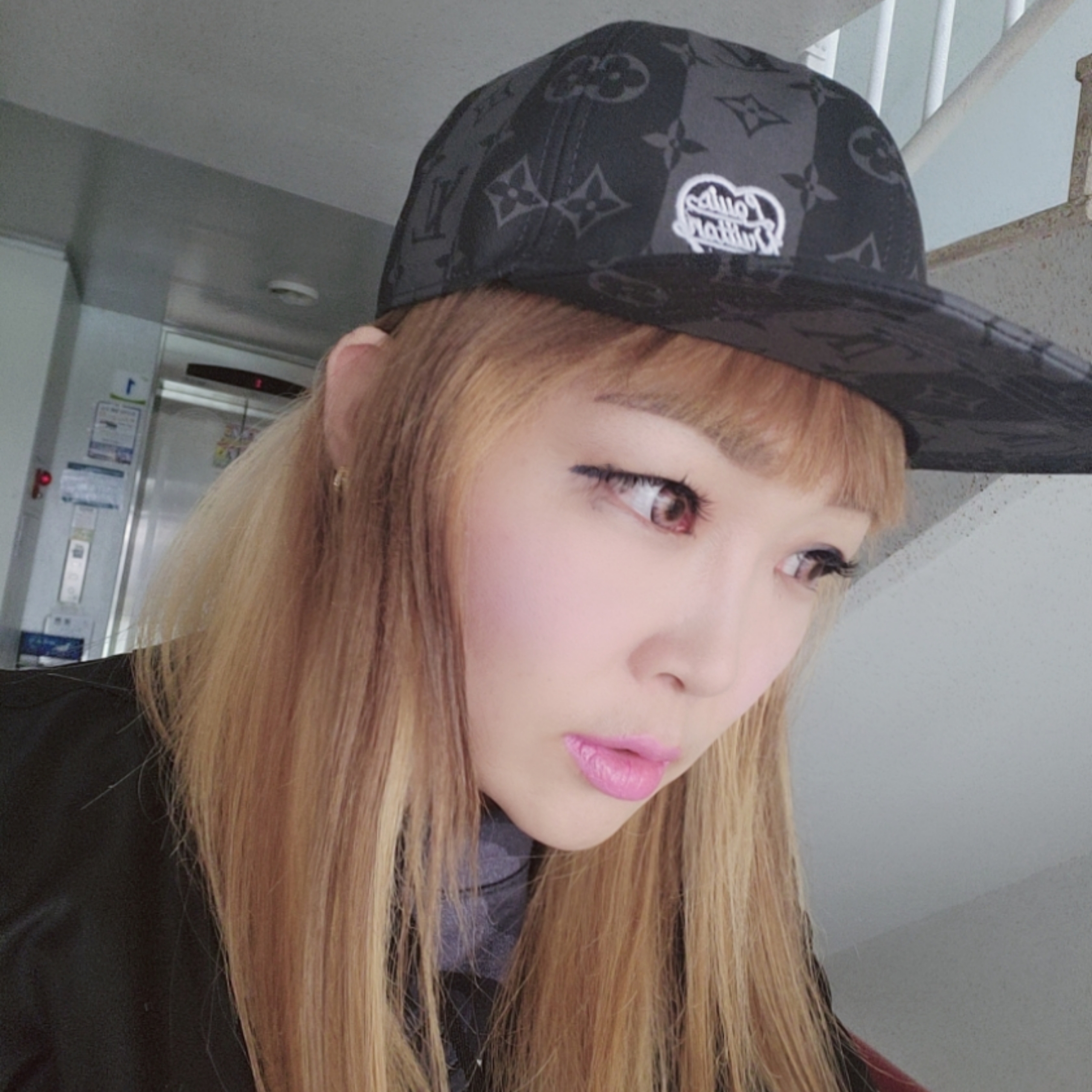Louis Vuitton x Nigo LV Made Stripe Hat Gray 착용 스타일 - 1