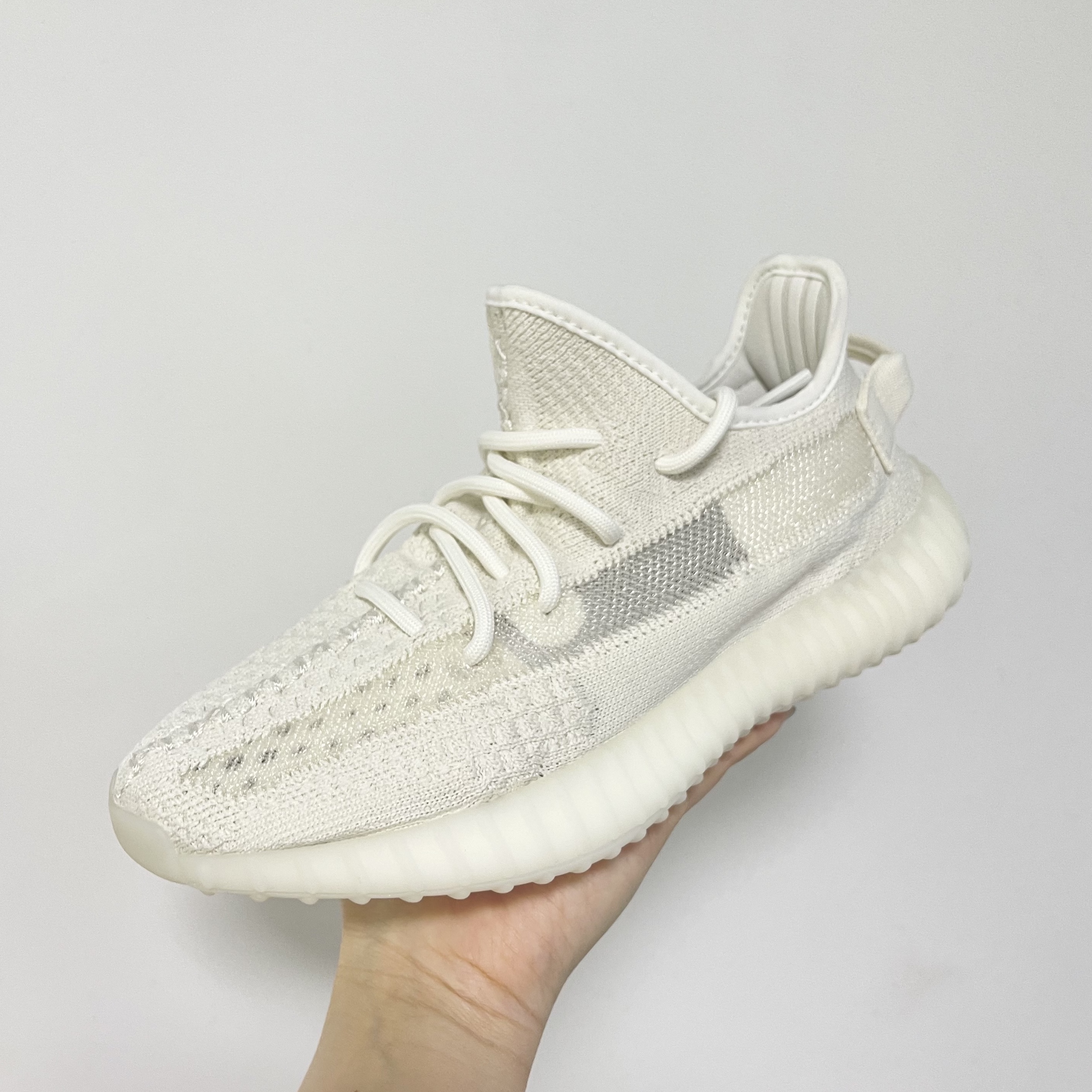 Adidas Yeezy Boost 350 V2 Bone, Adidas Yeezy Boost 350 V2 Core Black White 2022 착용 스타일 - 1