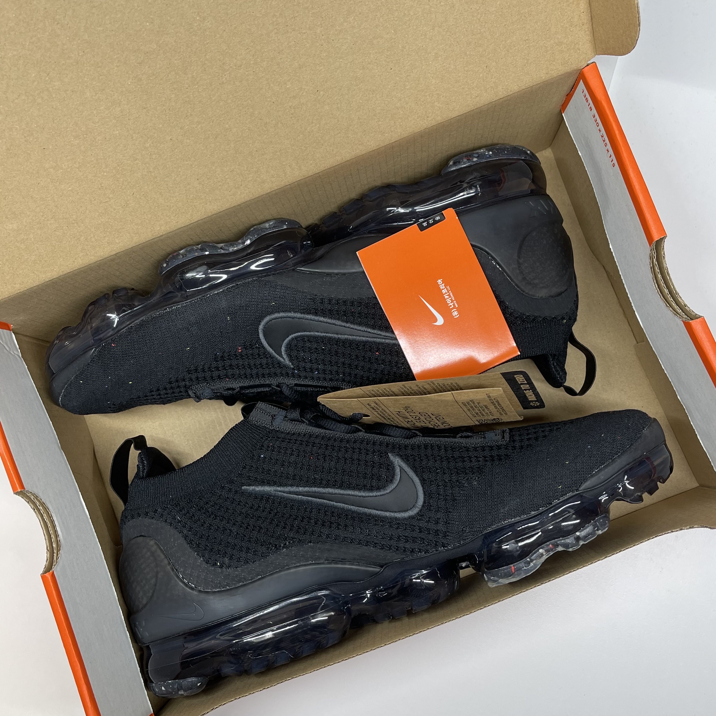 Nike Air VaporMax 2021 Flyknit Triple Black 착용 스타일