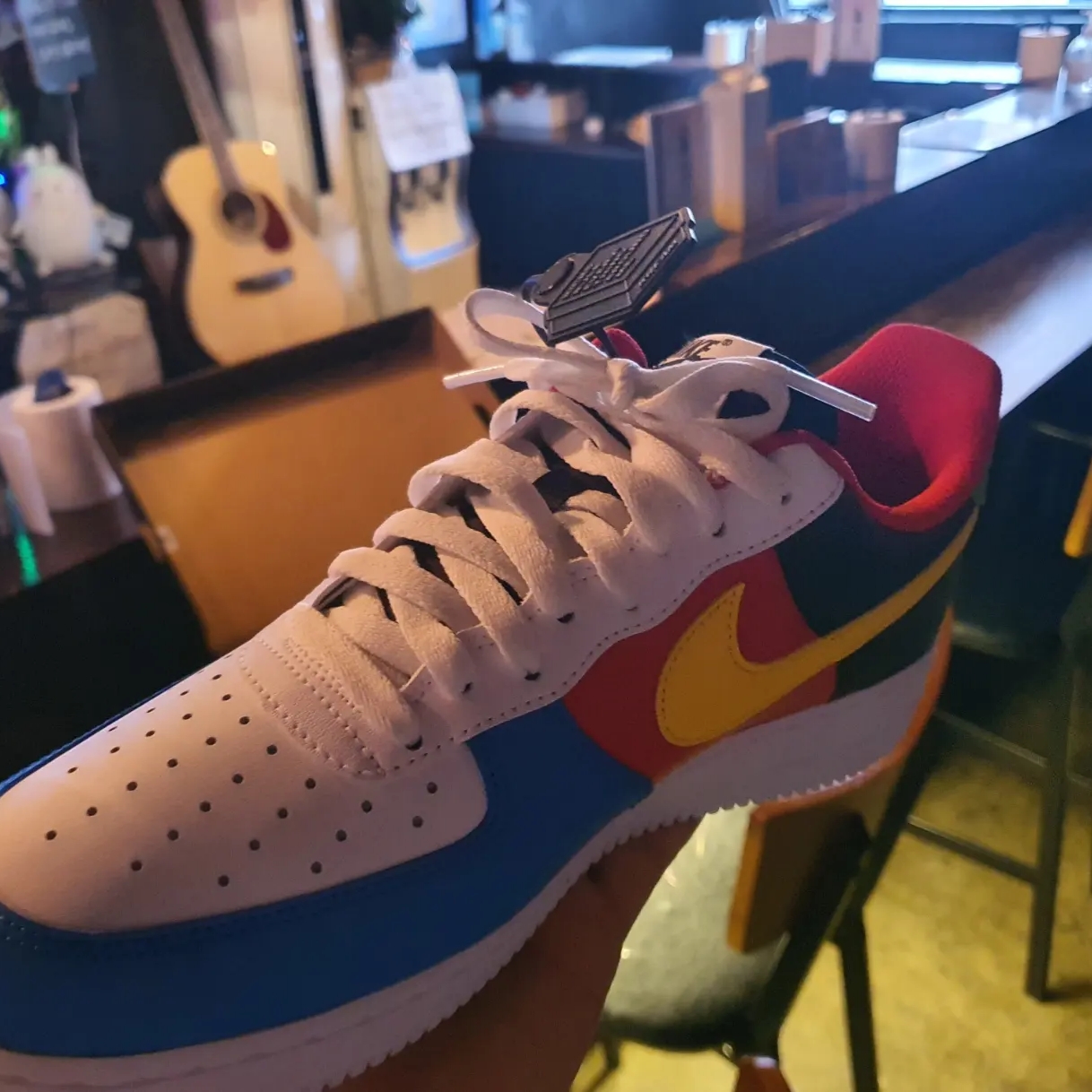 Nike x UNO Air Force 1 '07 QS White Yellow Zest 착용 스타일 - 3