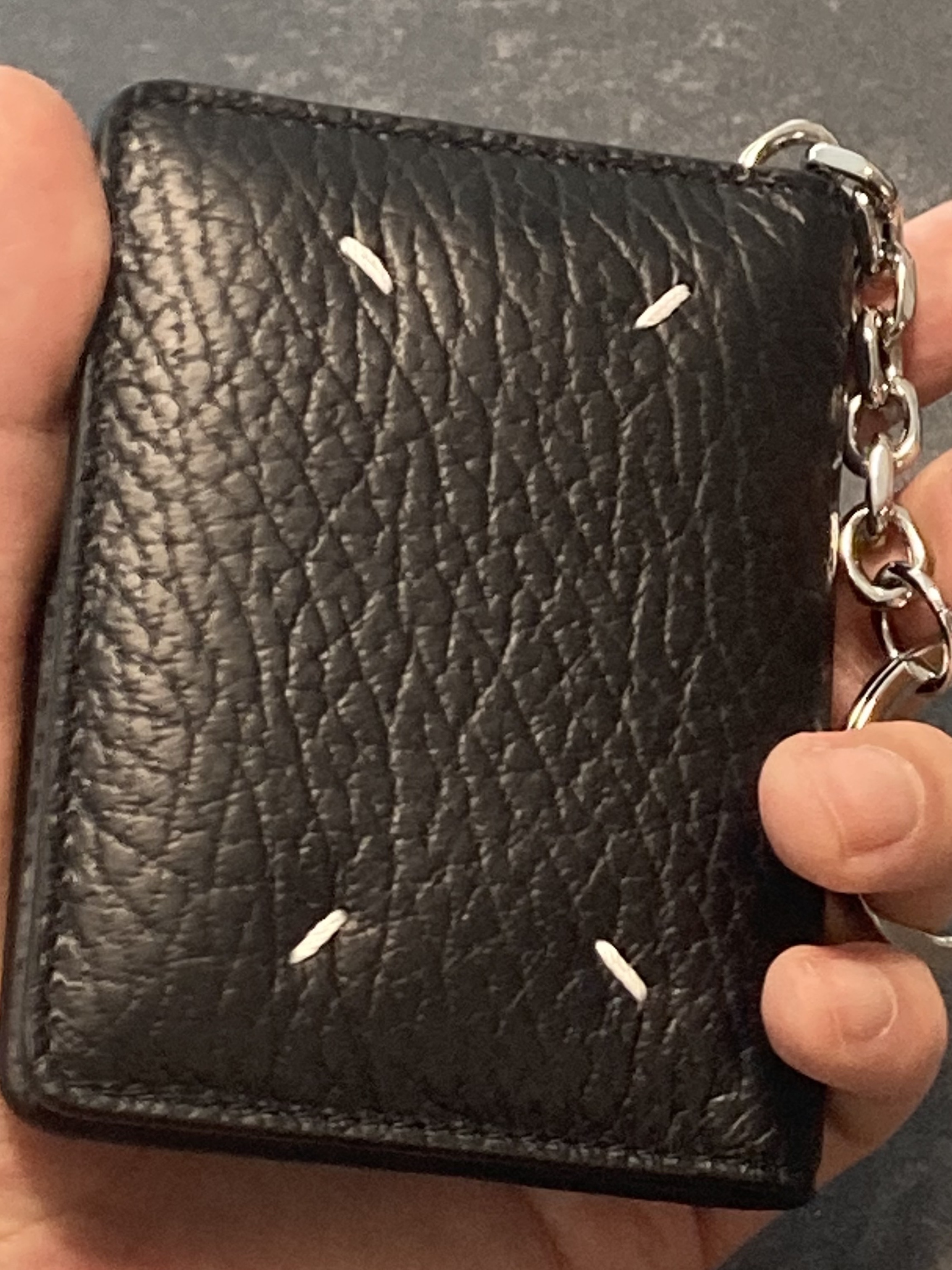 Maison Margiela Keyring Wallet Black 착용 스타일