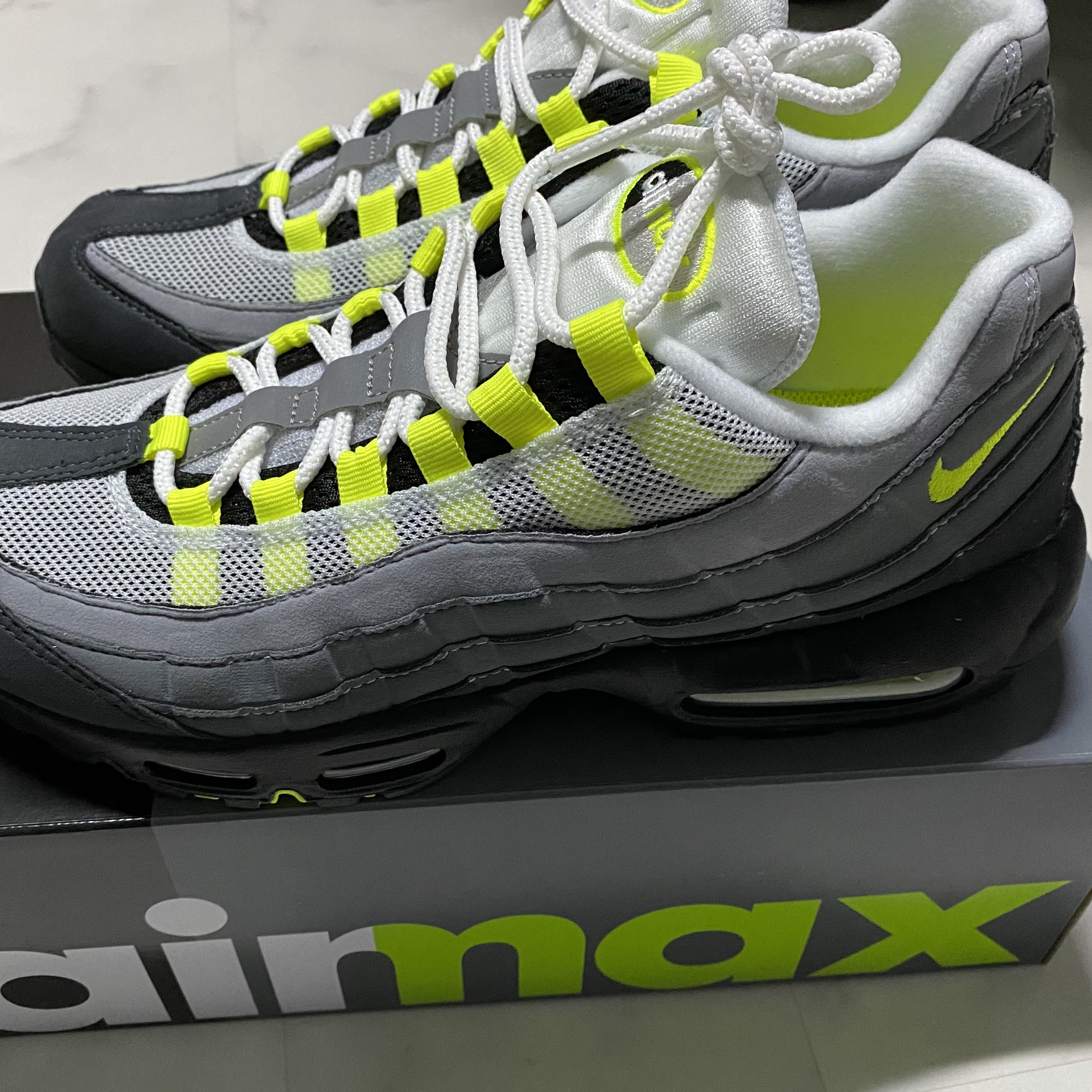 Nike Air Max 95 OG Neon Yellow 2020 착용 스타일