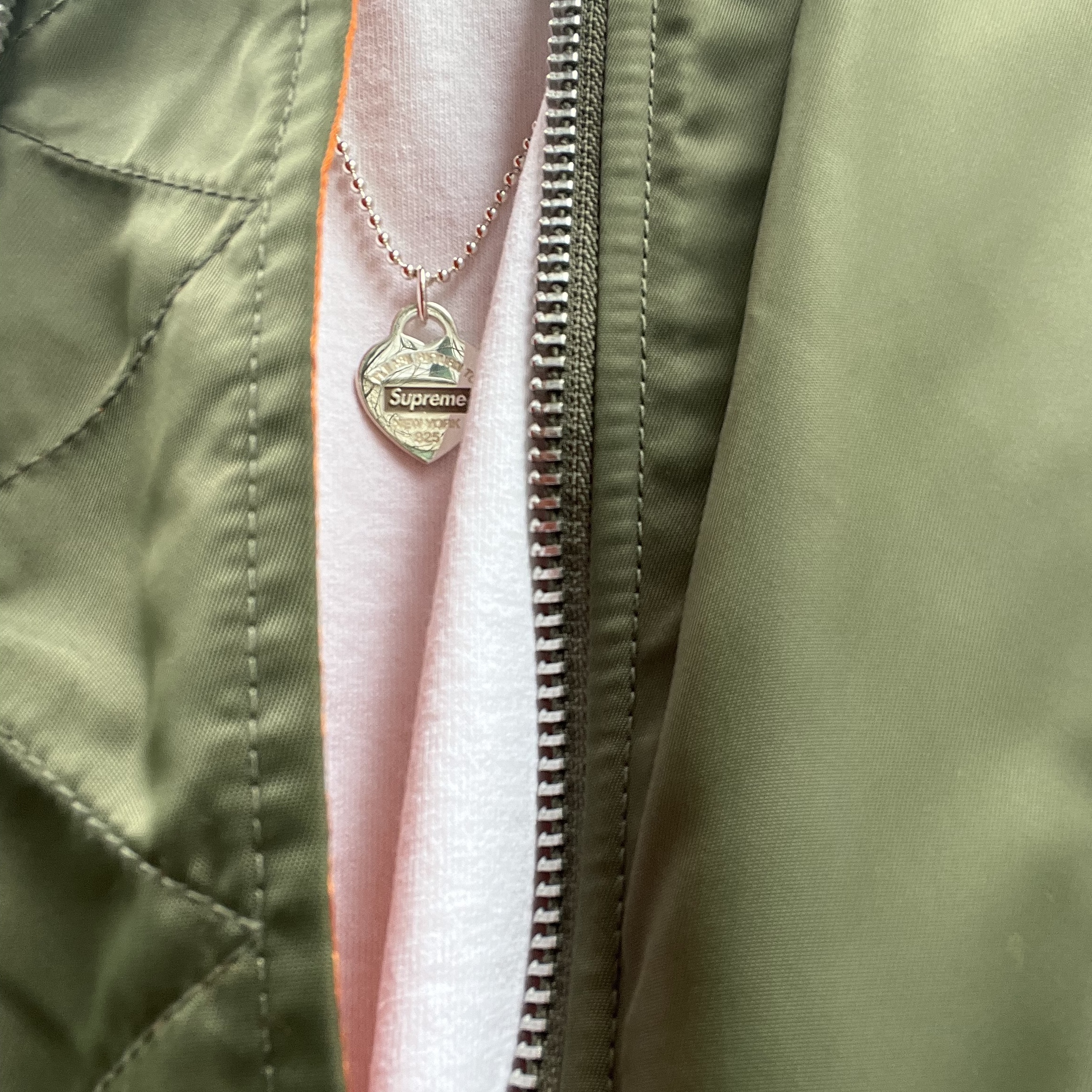 Stussy x CDG MA-1 Jacket Olive, Supreme x Tiffany & Co. Return to Tiffany Heart Tag Pendant - 21FW 착용 스타일