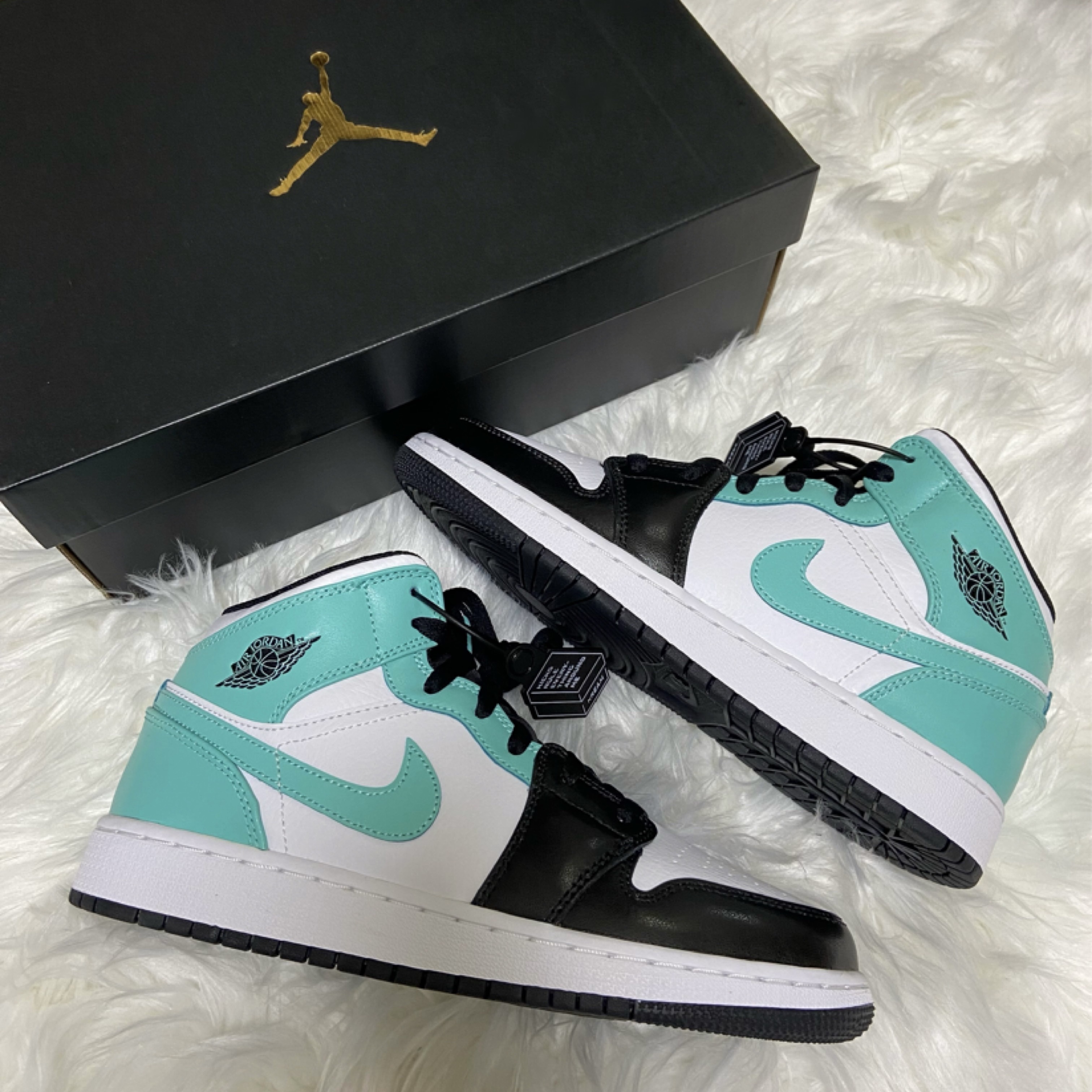 (GS) Jordan 1 Mid Tropical Twist 착용 스타일