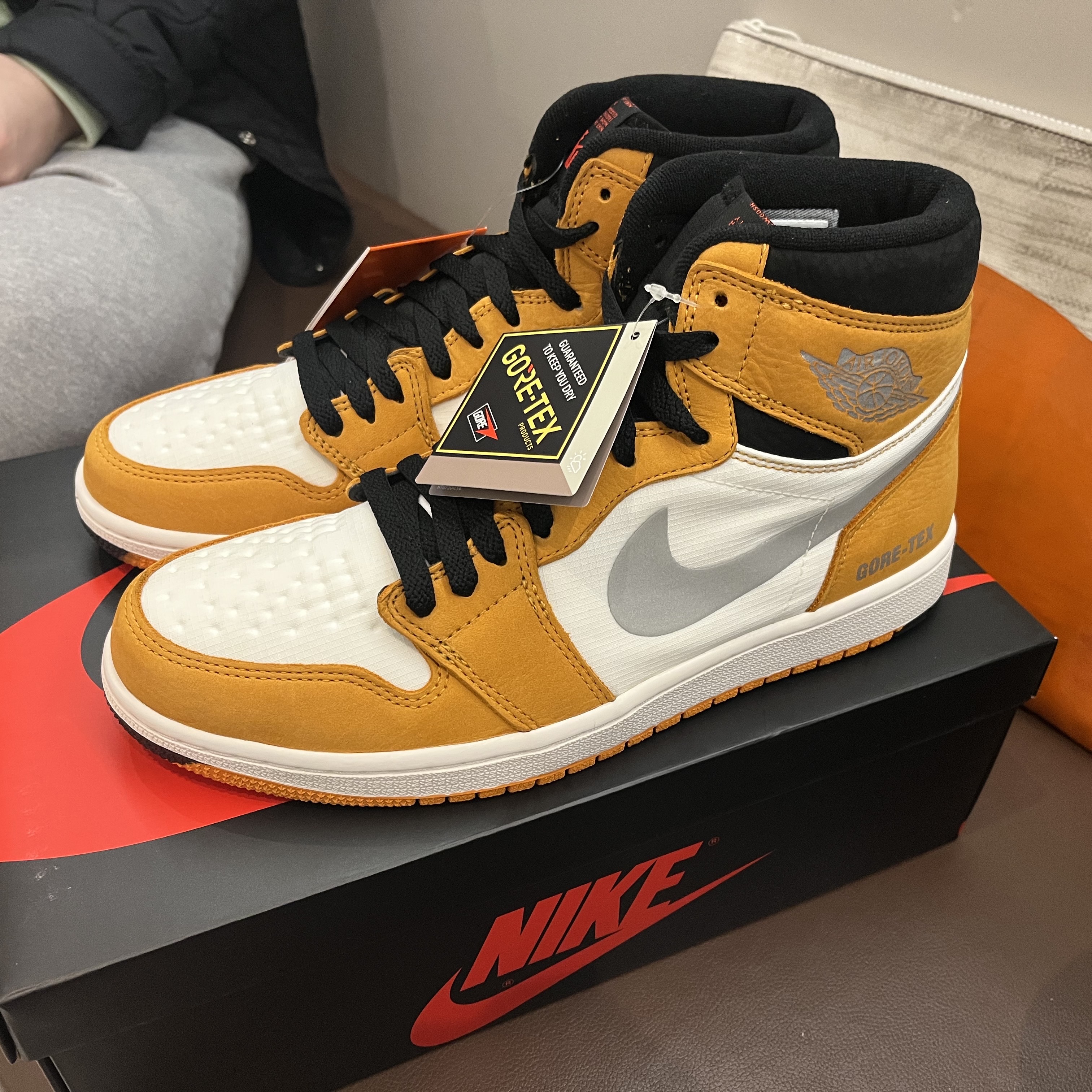 Jordan 1 Element Gore-Tex Light Curry 착용 스타일