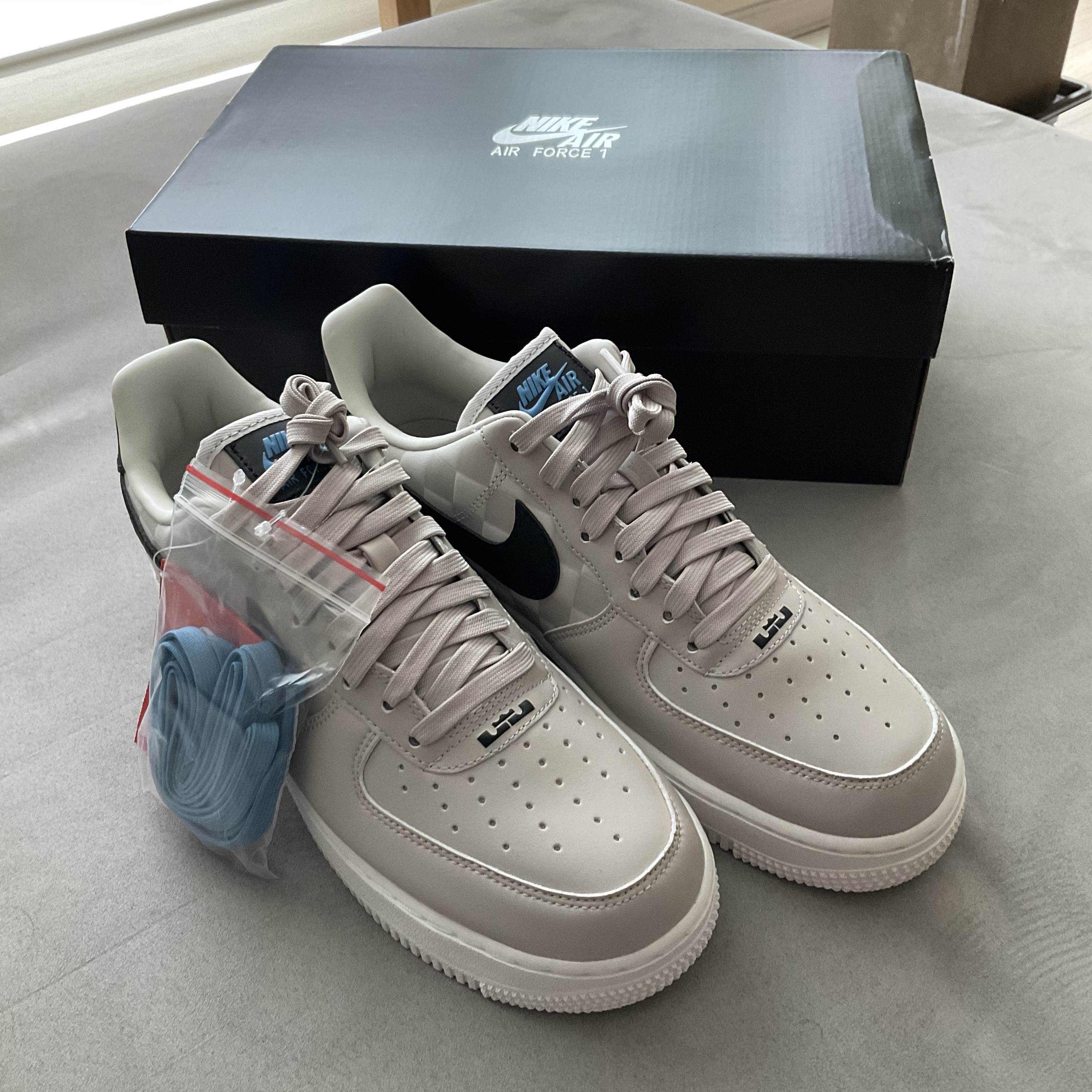 Nike Air Force 1 '07 QS LBJ 착용 스타일