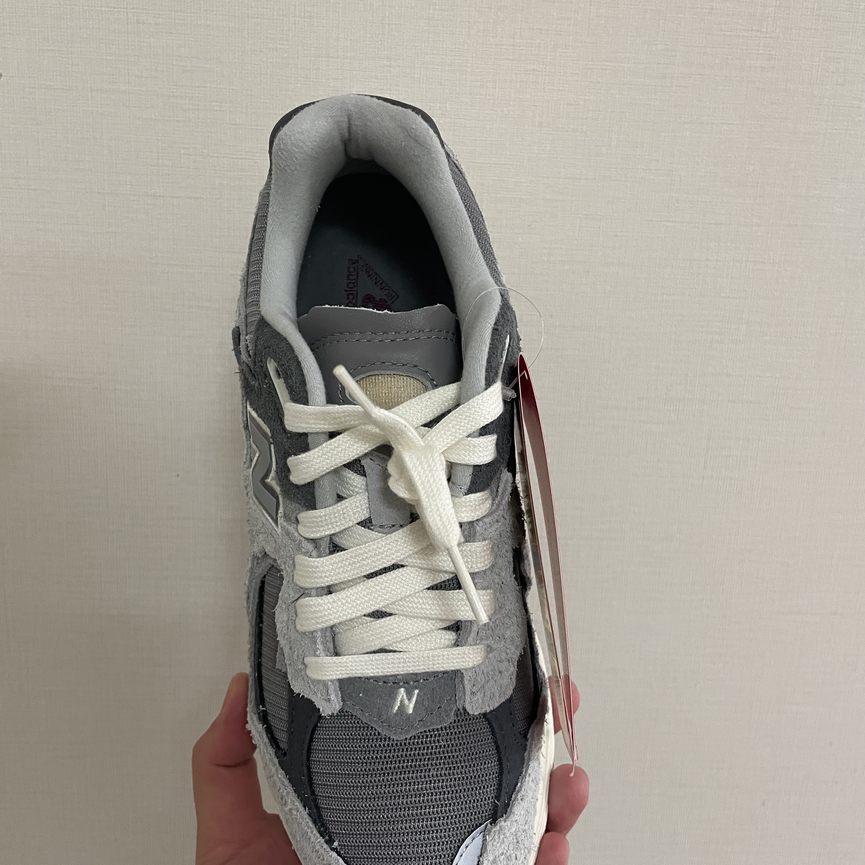 New Balance 2002R Protection Pack Rain Cloud 착용 스타일 - 3