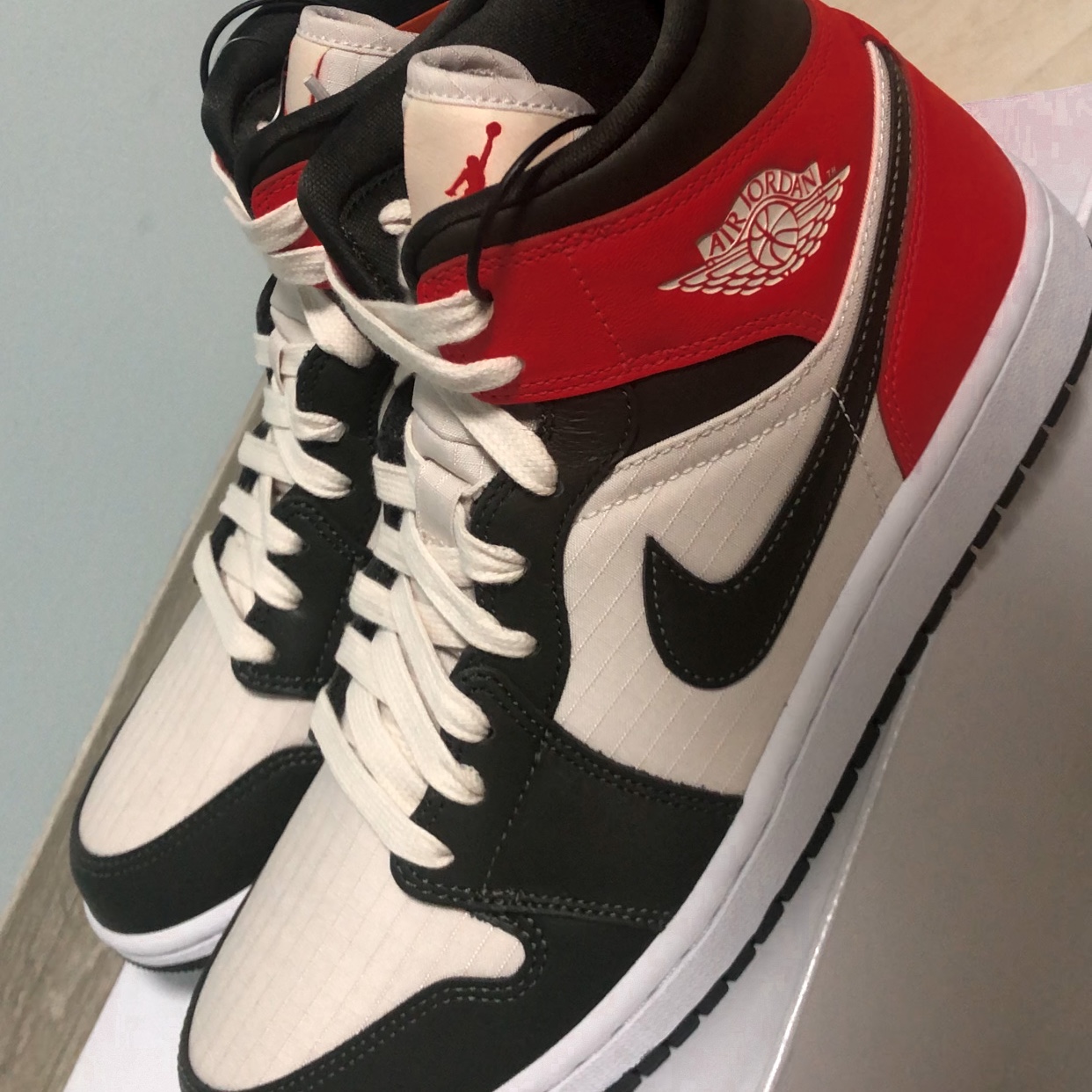 (W) Jordan 1 Mid SE Newsprint 착용 스타일 - 5