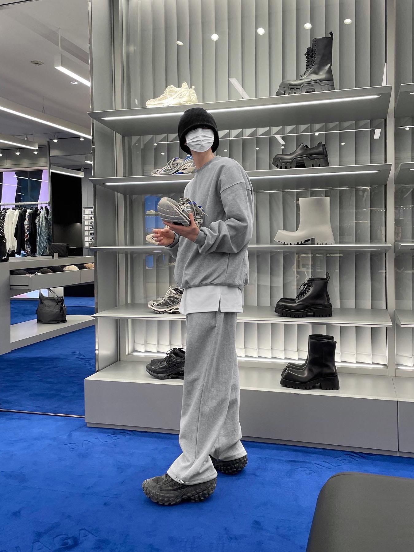 Balenciaga Defender Sneakers Black, Balenciaga X-Pander Sneakers Grey Black White 착용 스타일 - 1