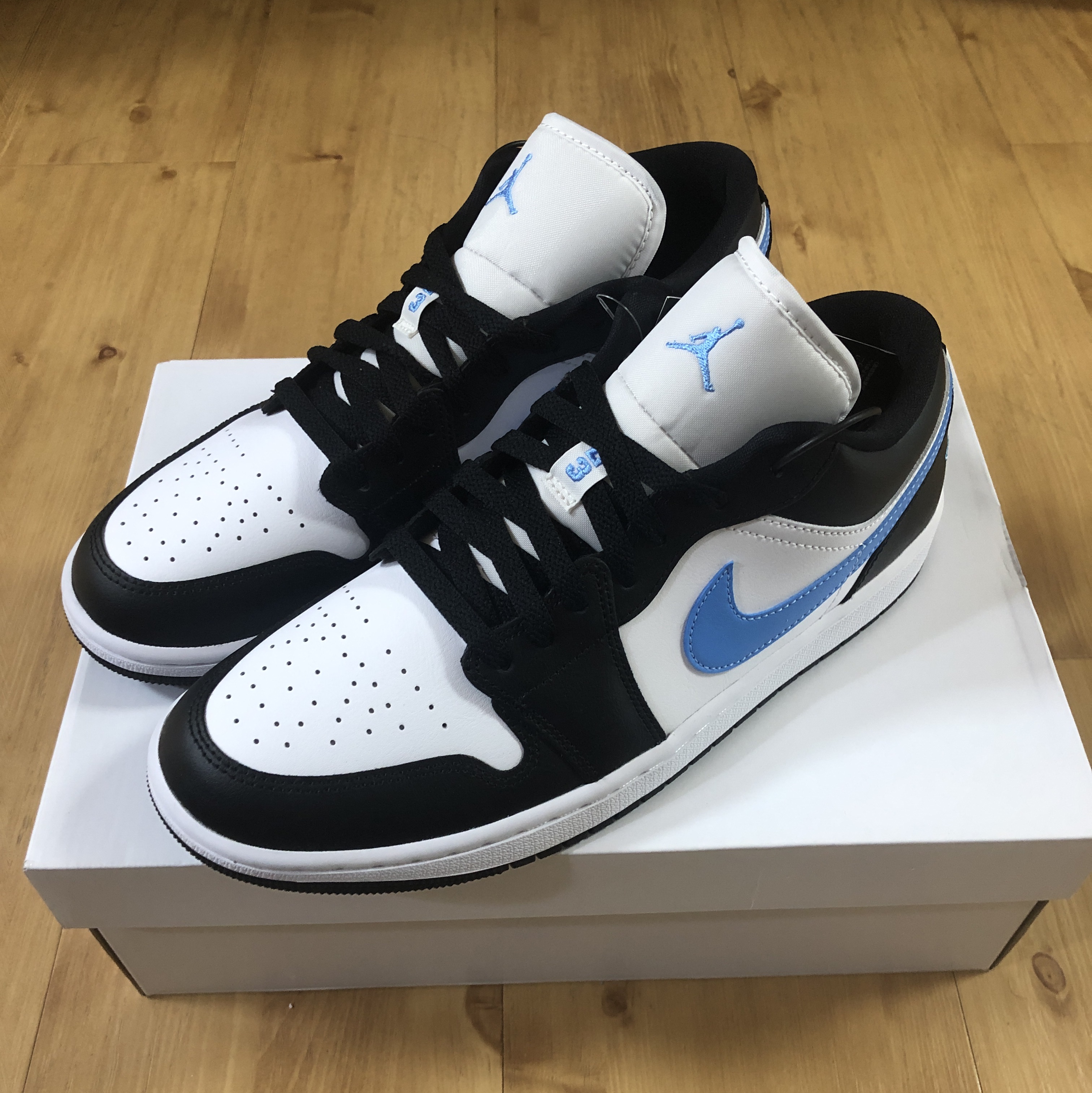 (W) Jordan 1 Low Black University Blue 착용 스타일 - 1