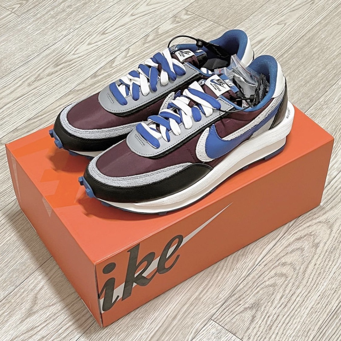Nike x Sacai x Undercover LDWaffle Night Maroon Team Royal 착용 스타일