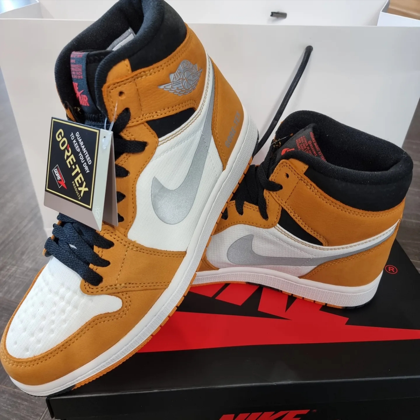 Jordan 1 Element Gore-Tex Light Curry 착용 스타일