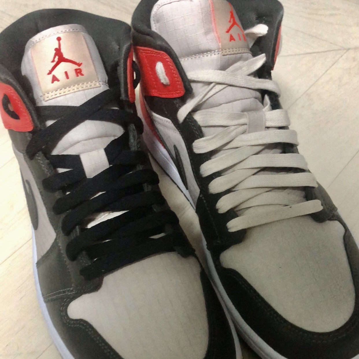 (W) Jordan 1 Mid SE Newsprint 착용 스타일 - 4
