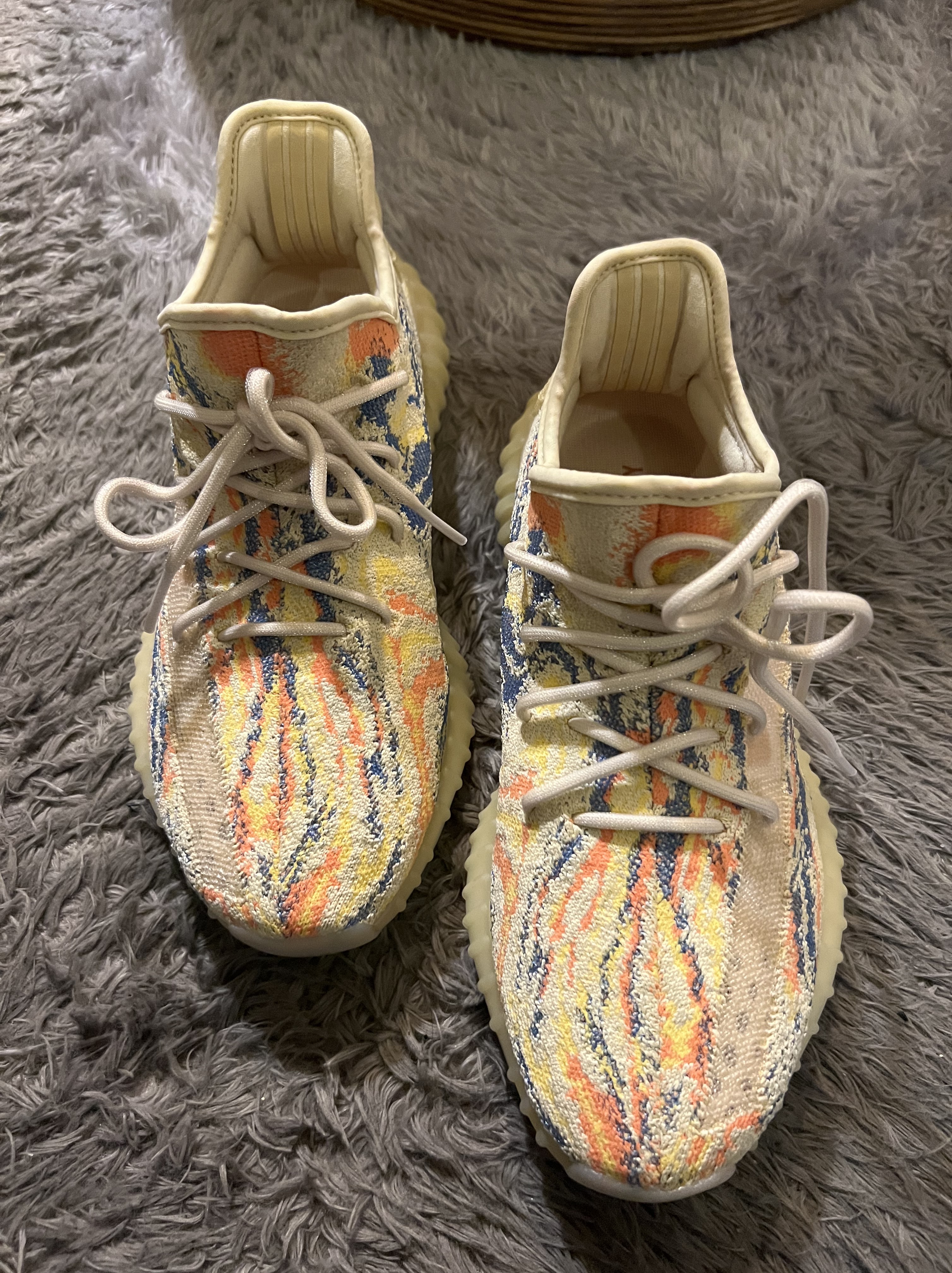 Adidas Yeezy Boost 350 V2 MX Oat 착용 스타일
