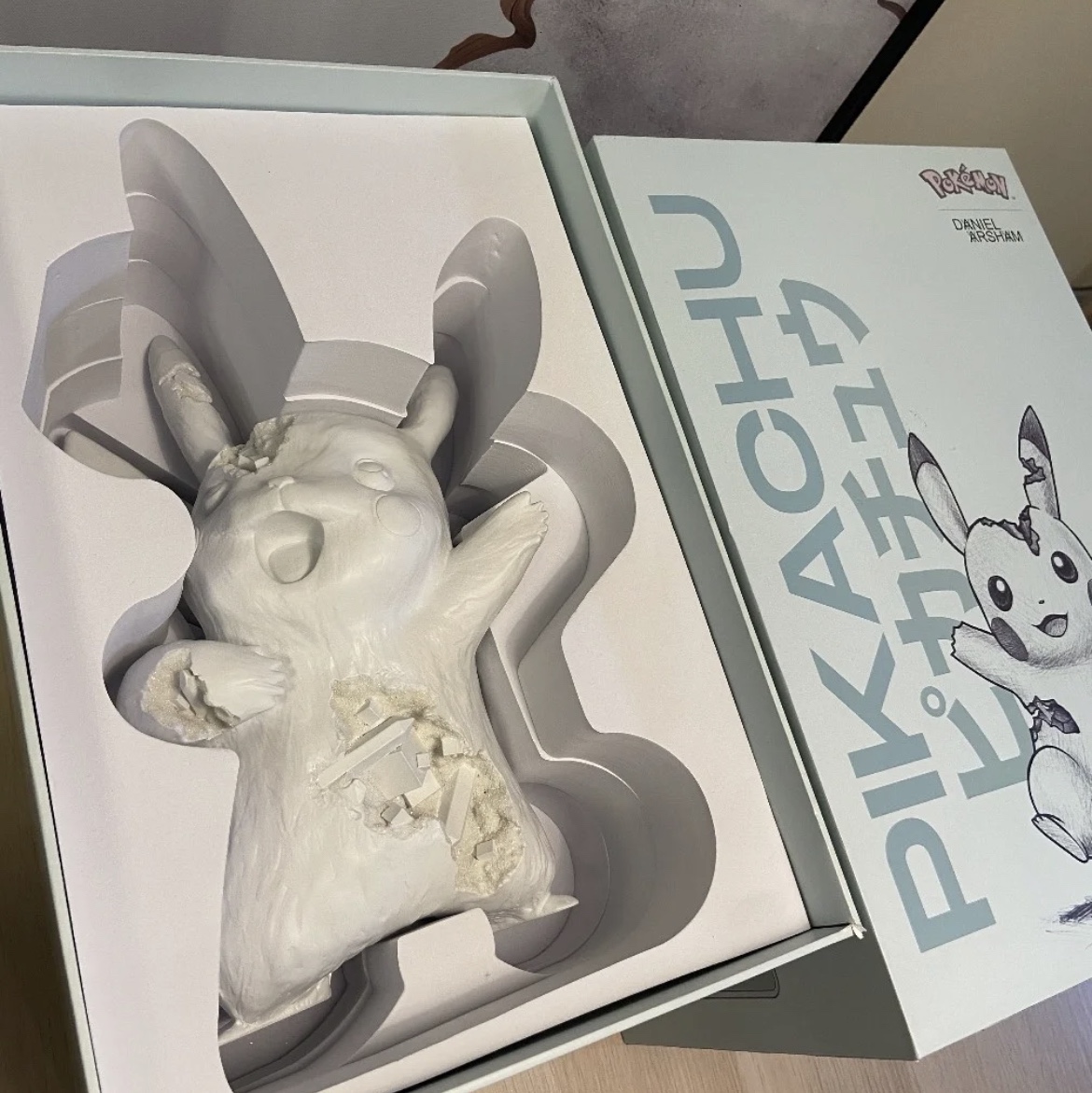 Daniel Arsham x Pokemon Crystalized Charmander 착용 스타일 - 5